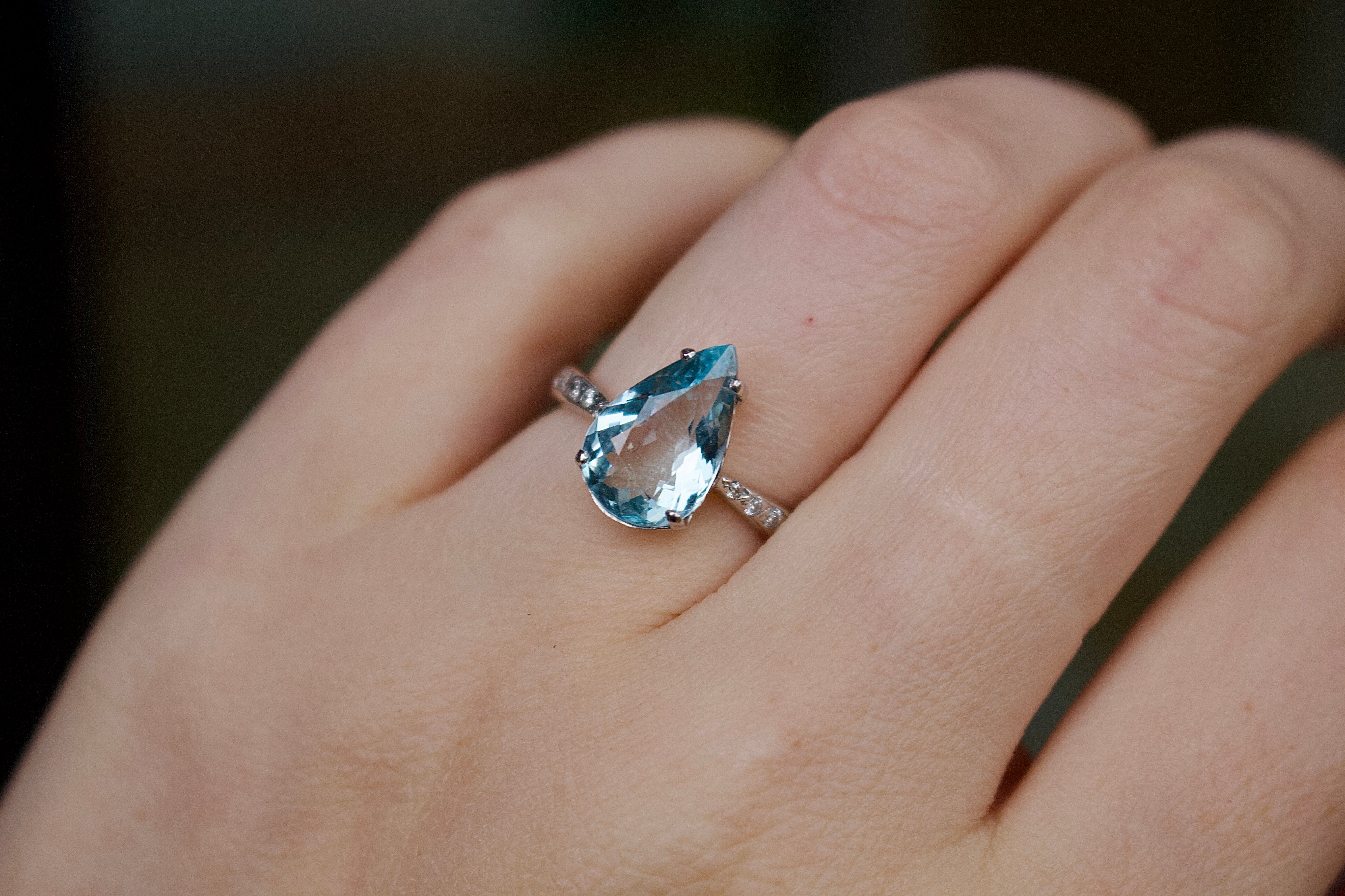 18ct White Gold Pear Aquamarine and Diamond Ring