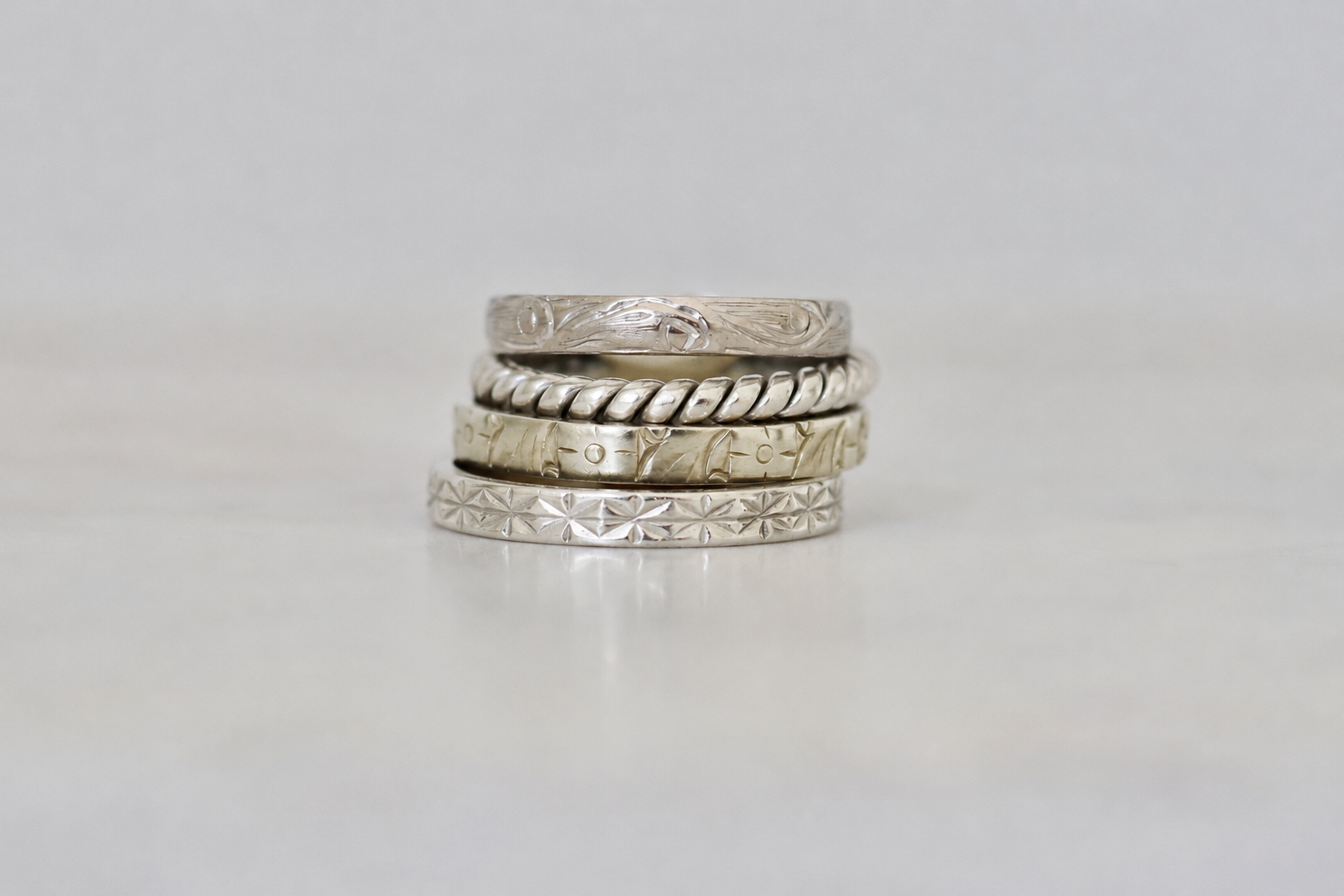 18ct White Gold Antique Engraved Floral Band Ring