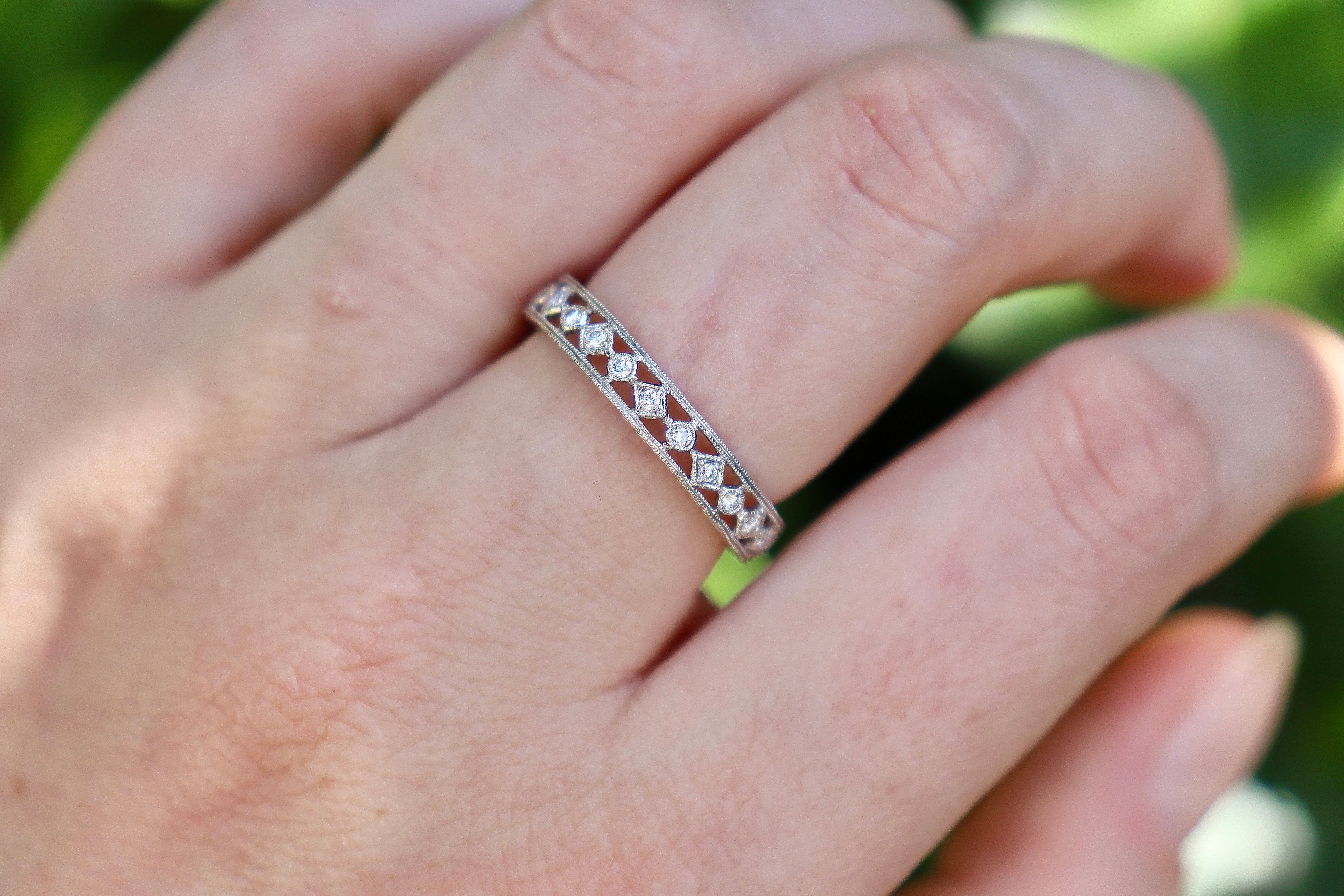18ct White Gold Vintage Style Pierced Out Diamond Band Ring