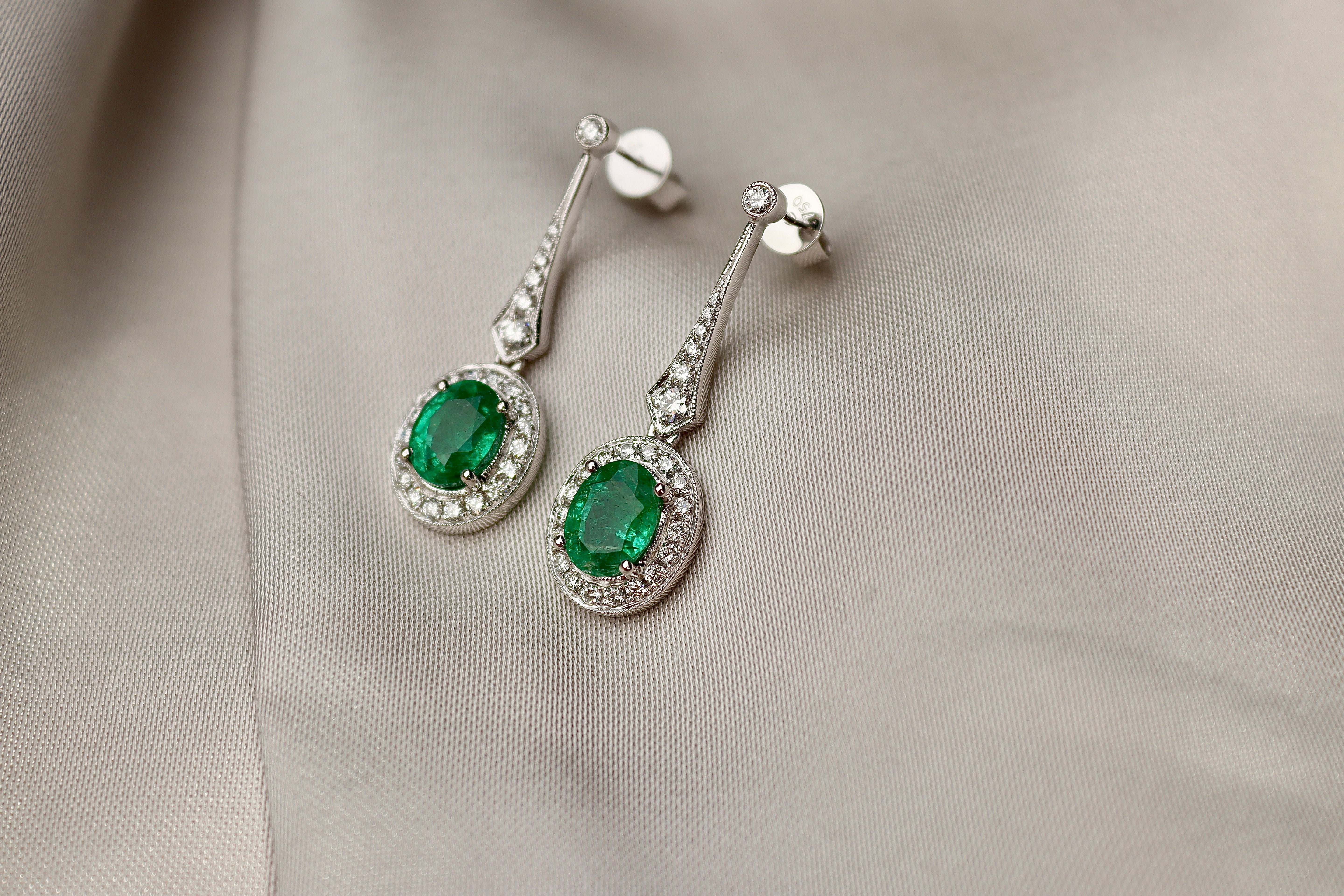 18ct White Gold Emerald and Diamond Art Deco Style Earrings