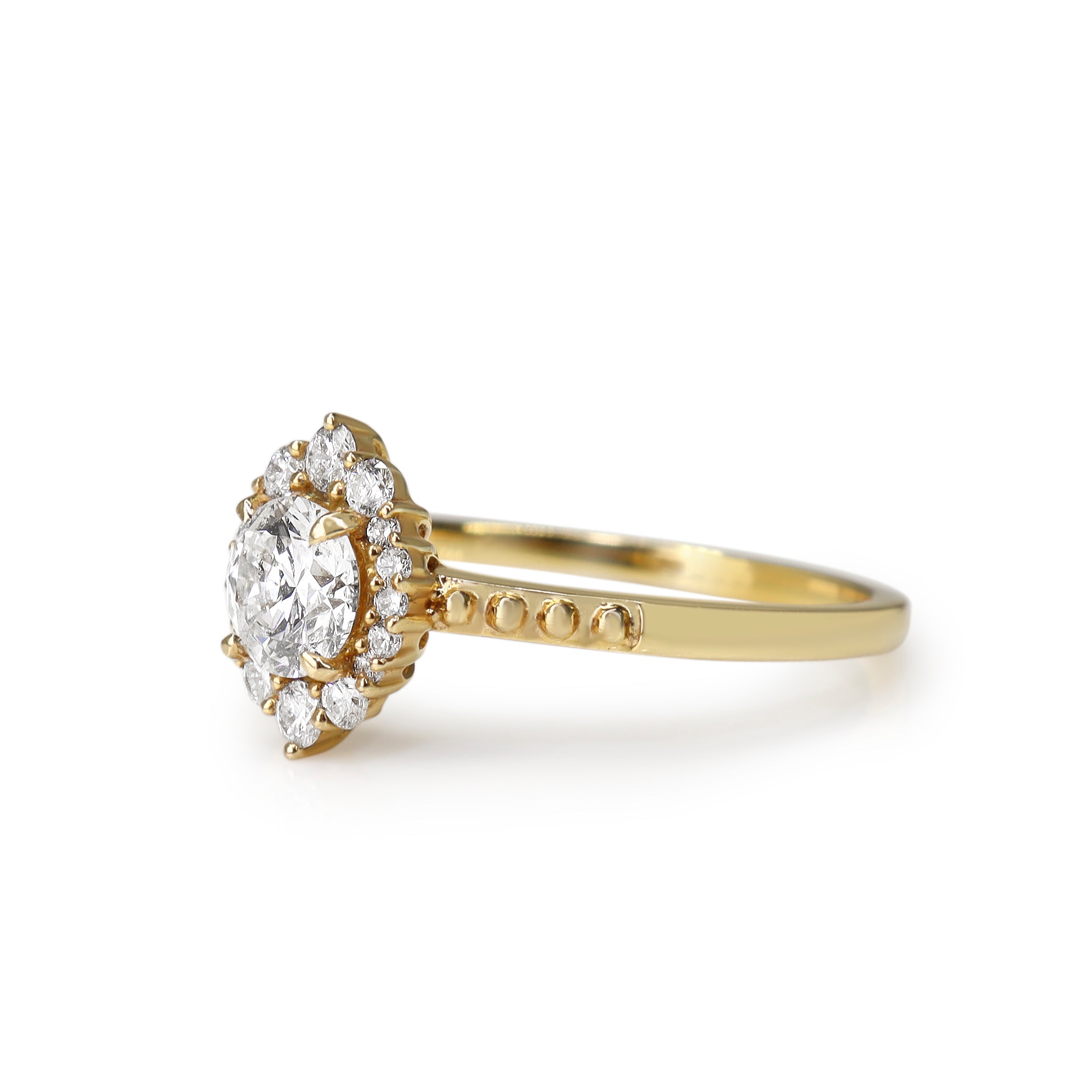 18ct Yellow Gold Round Diamond Graduated Halo Ring