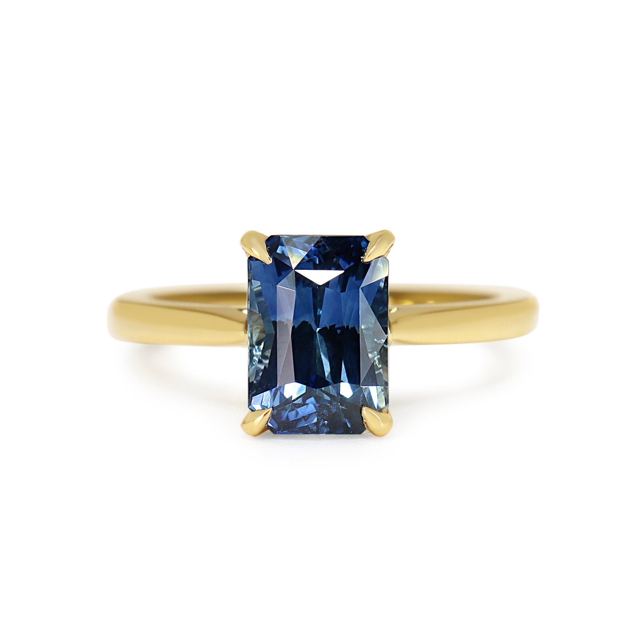 18ct Yellow Gold 3.10ct Sapphire Solitaire Ring