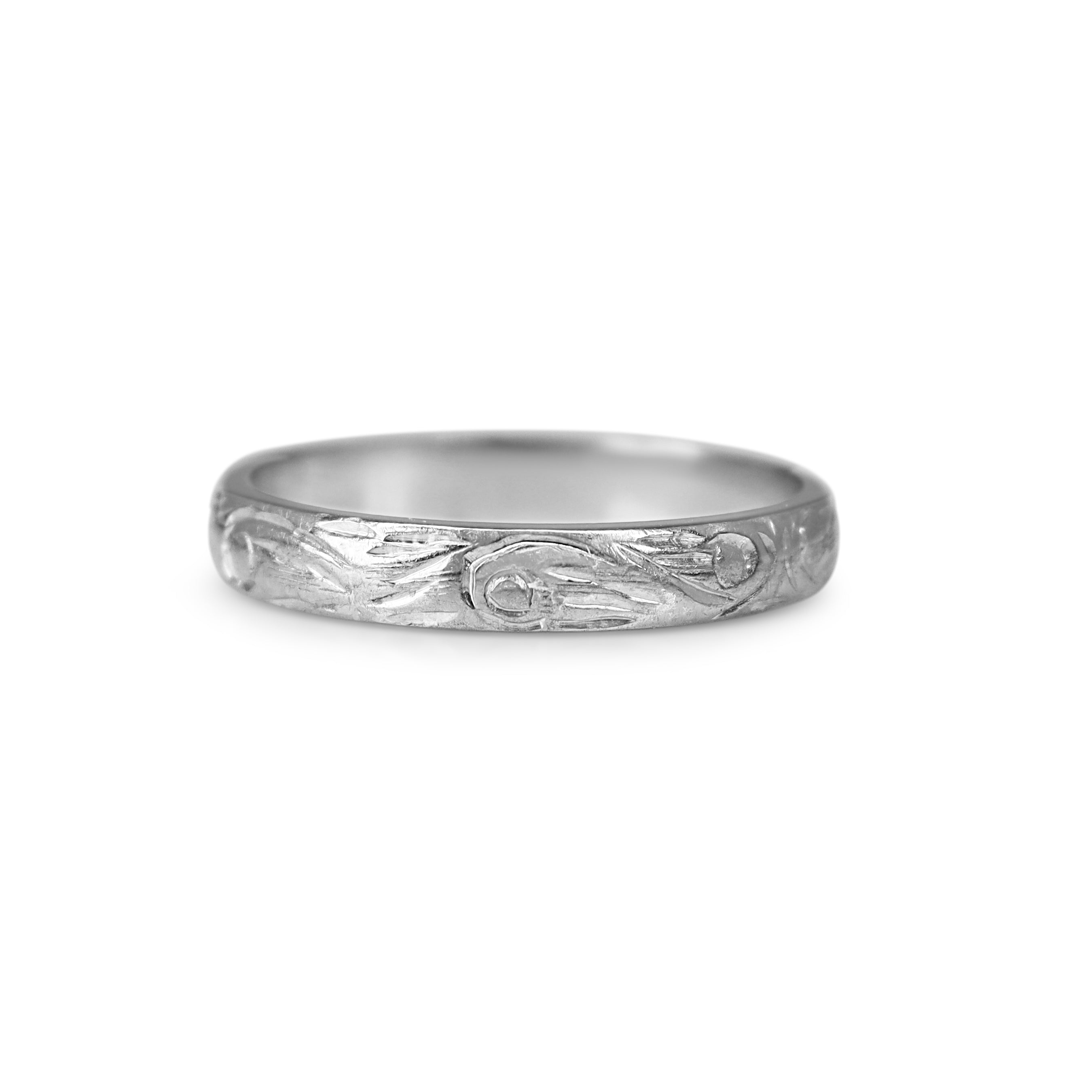 18ct White Gold Scroll and Leaf Engraved Band Ring