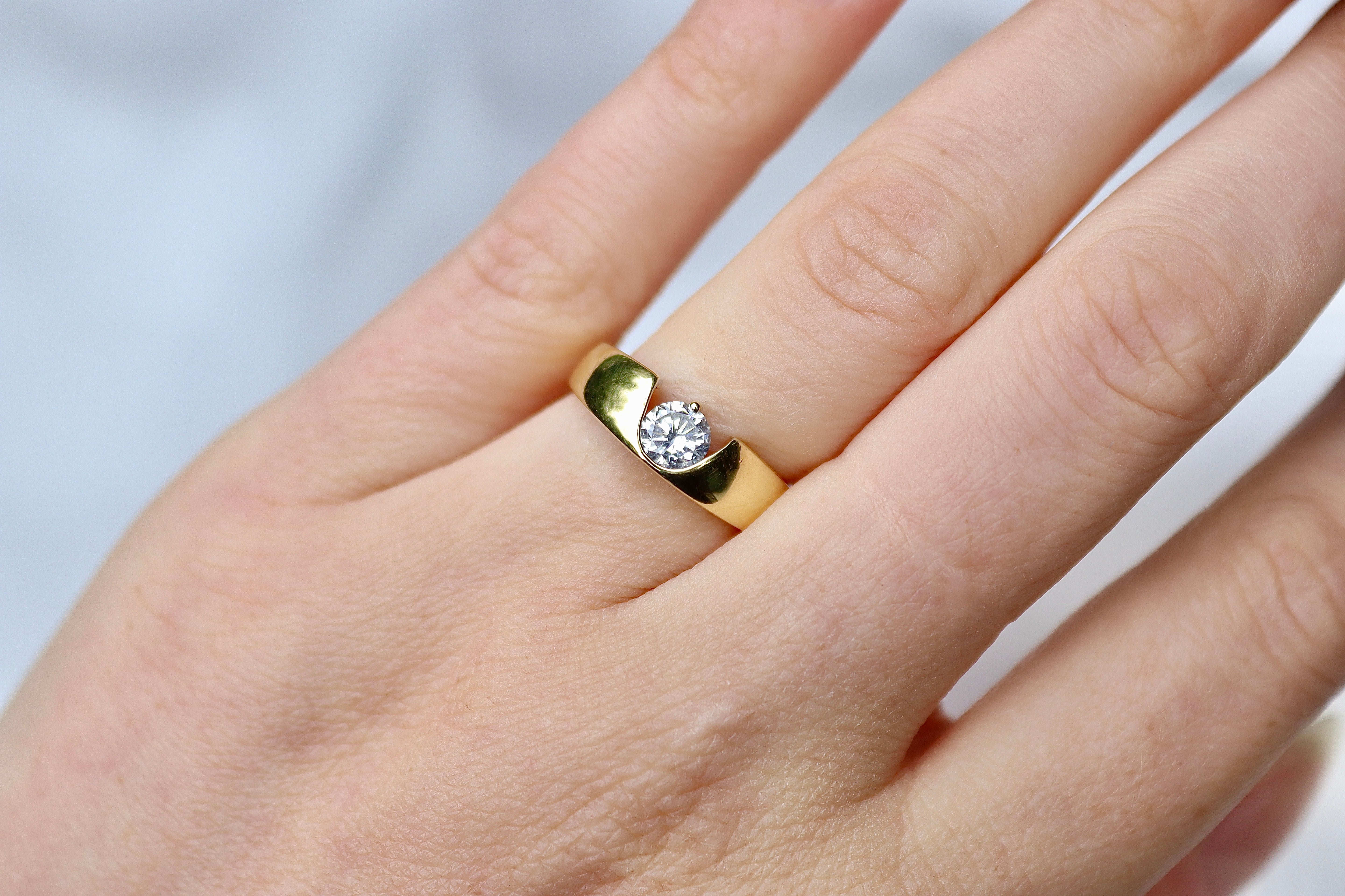 18ct Yellow Gold Chunky Half Bezel Solitaire Ring