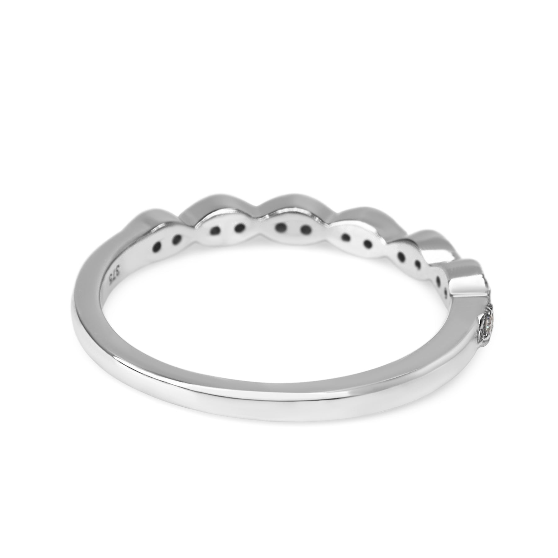 9ct White Gold Vintage Style Diamond Band Ring