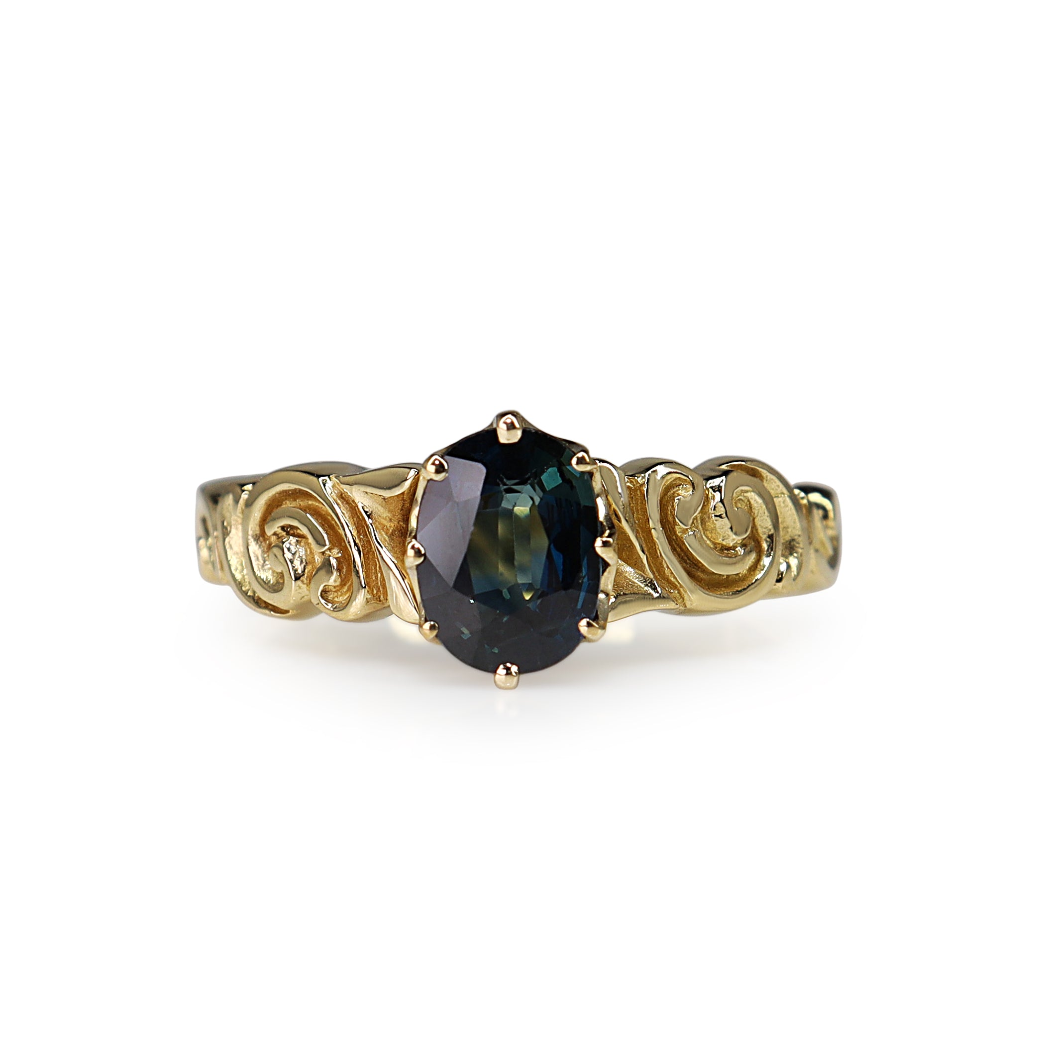 18ct Yellow Gold Vintage Style Engraved Sapphire Solitaire Ring