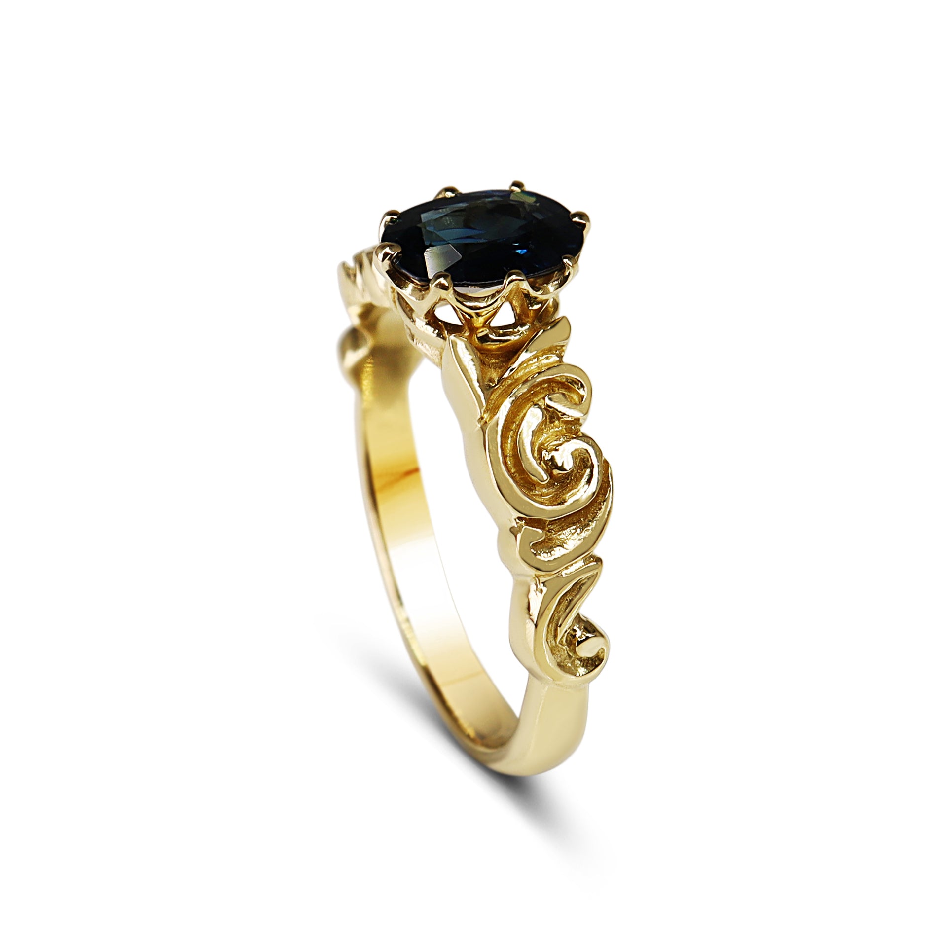 18ct Yellow Gold Vintage Style Engraved Sapphire Solitaire Ring