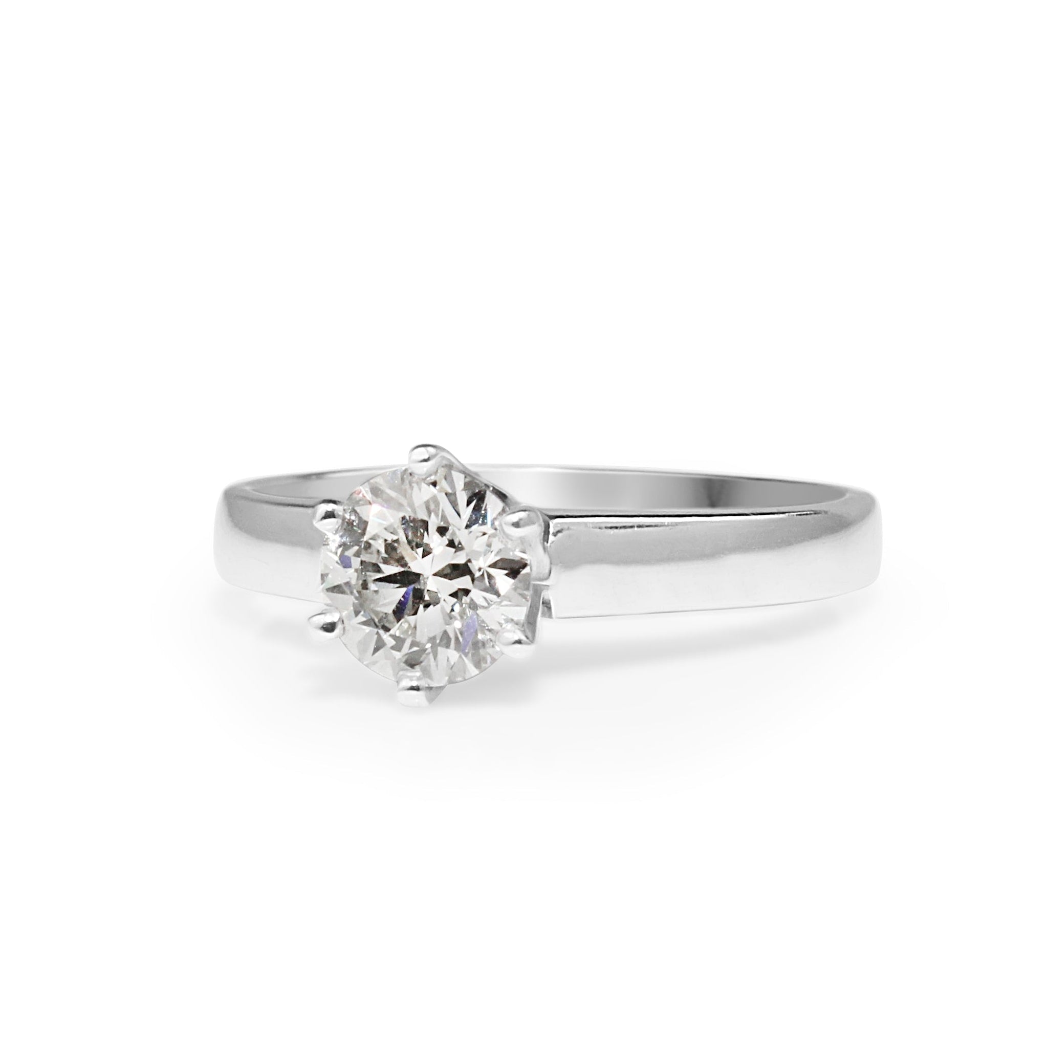Solitaire Diamond Ring Close‑Up – 6 Claw Fine Jewellery