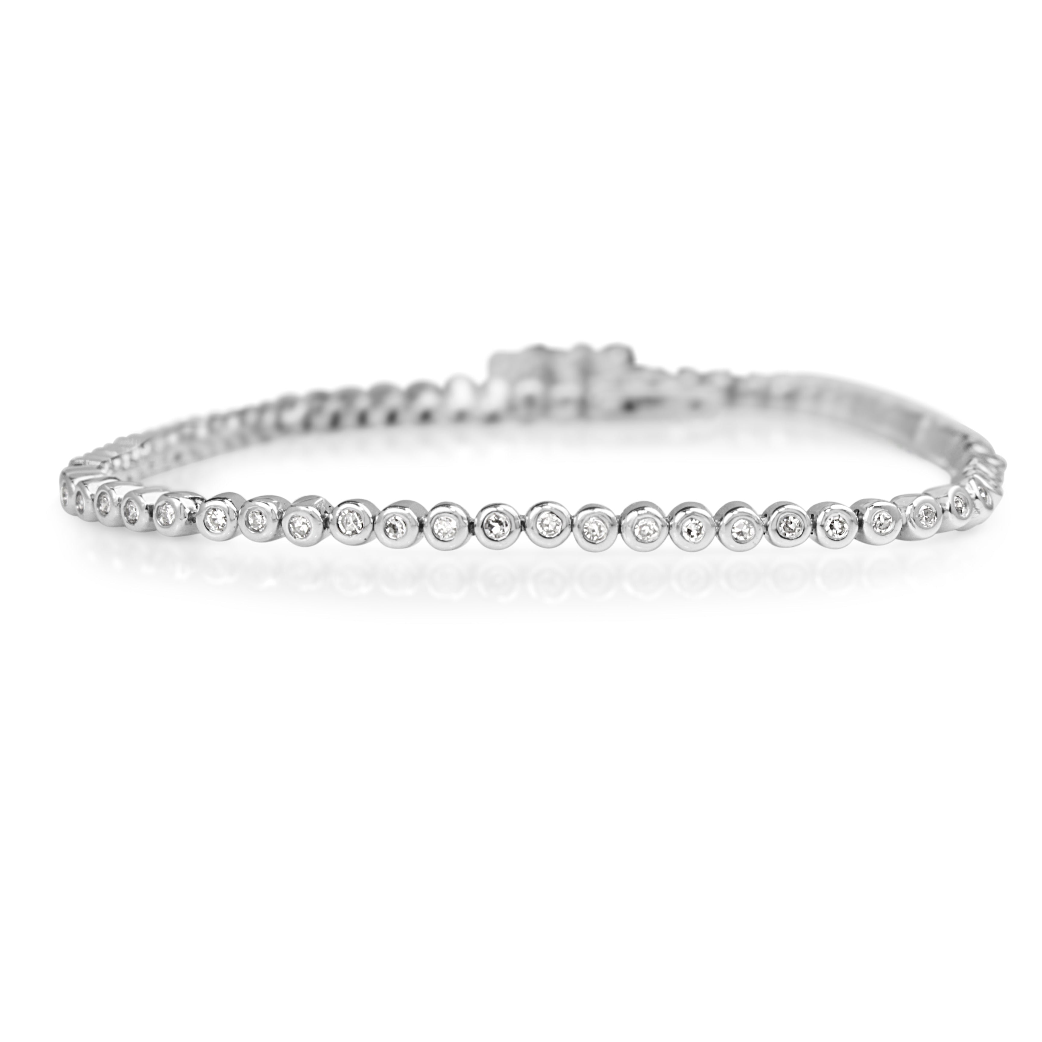 9ct white gold diamond tennis bracelet close up