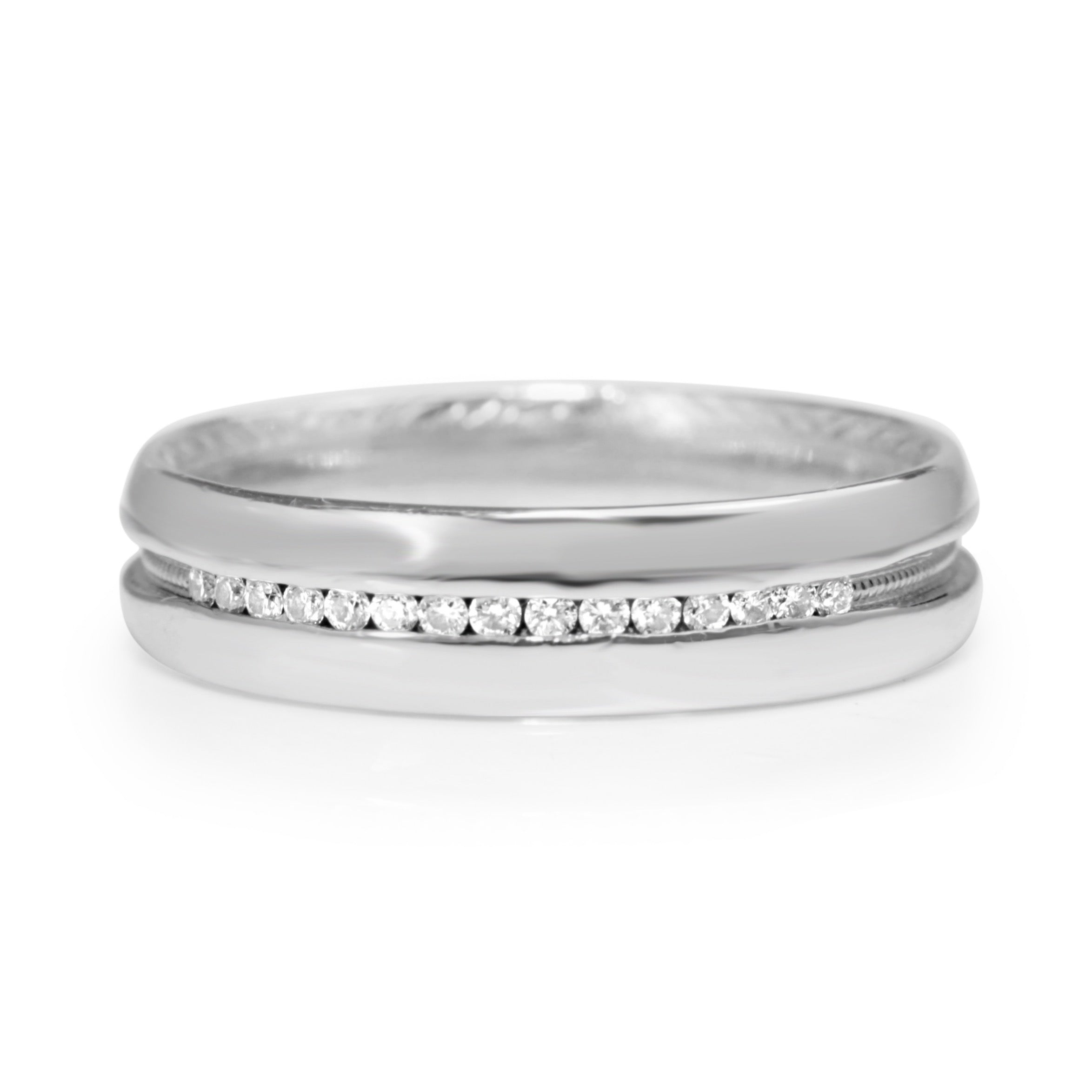 Front view of platinum vintage 0.20ct diamond millgrain band