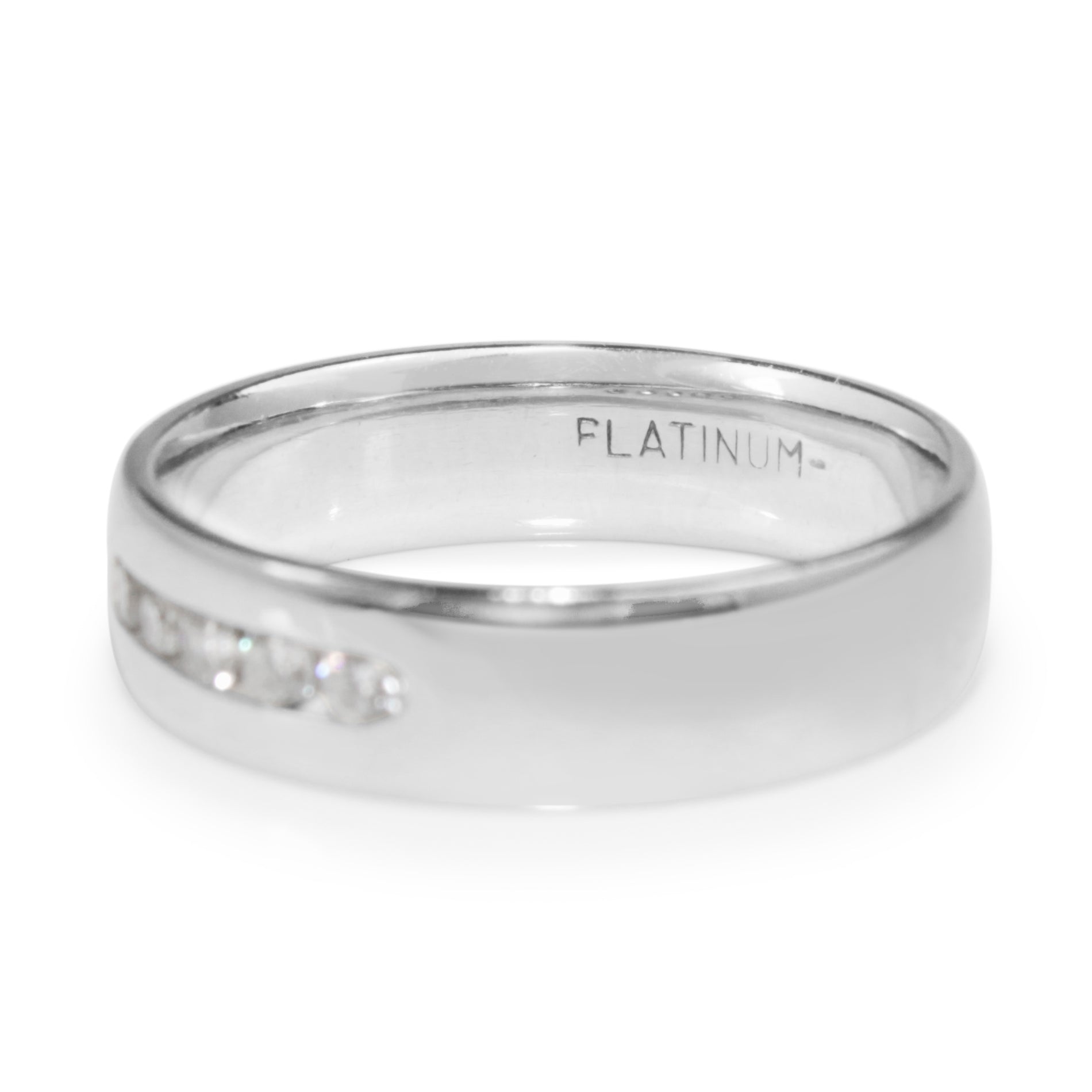 nterior view of platinum vintage men’s diamond band