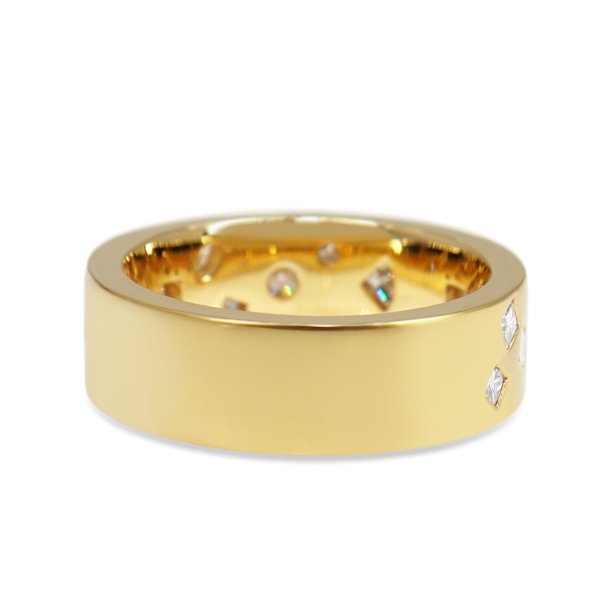18ct-yellow-gold-matte-finish-diamond-ring-detail