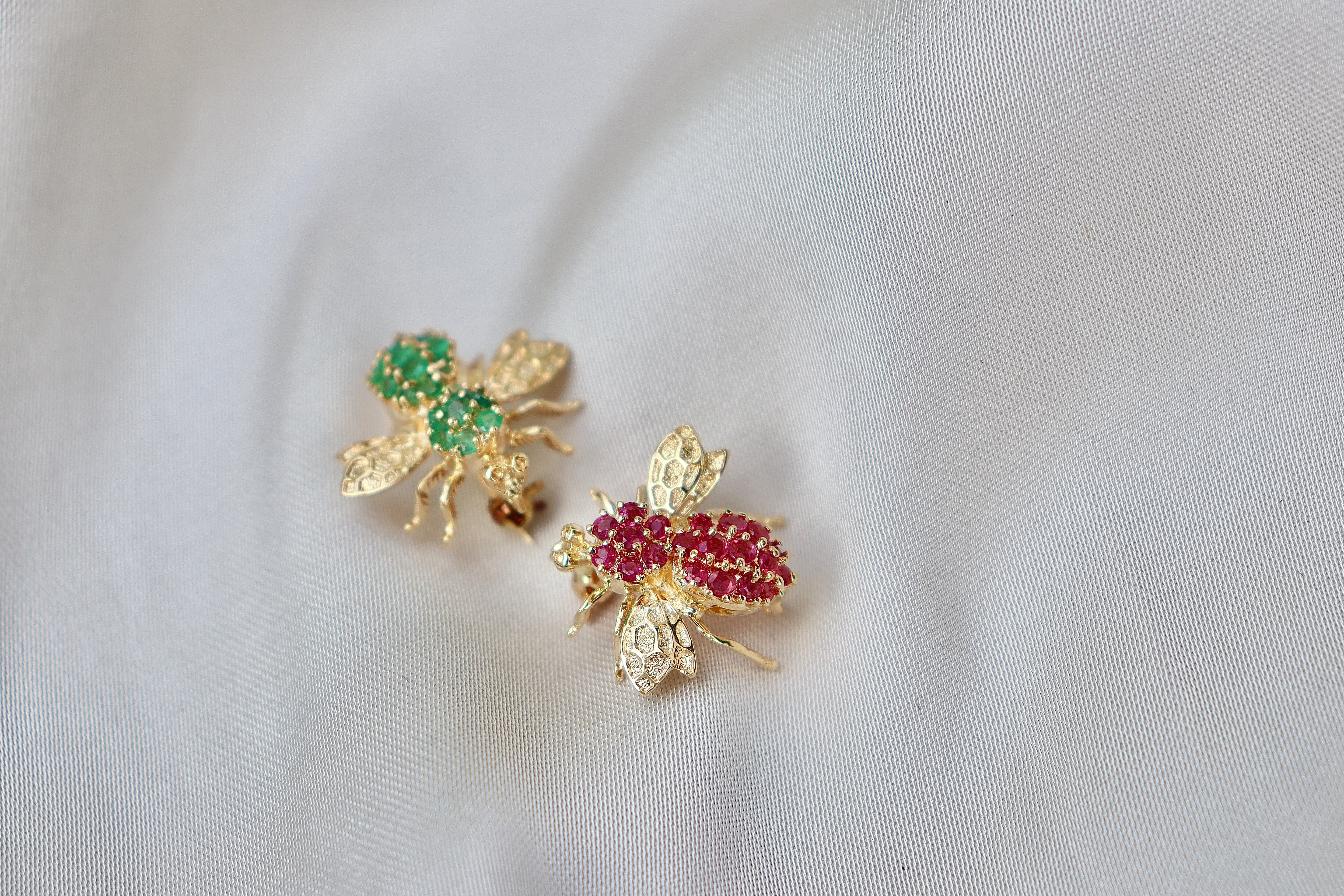 14ct Yellow Gold Ruby Bee / Insect Brooch