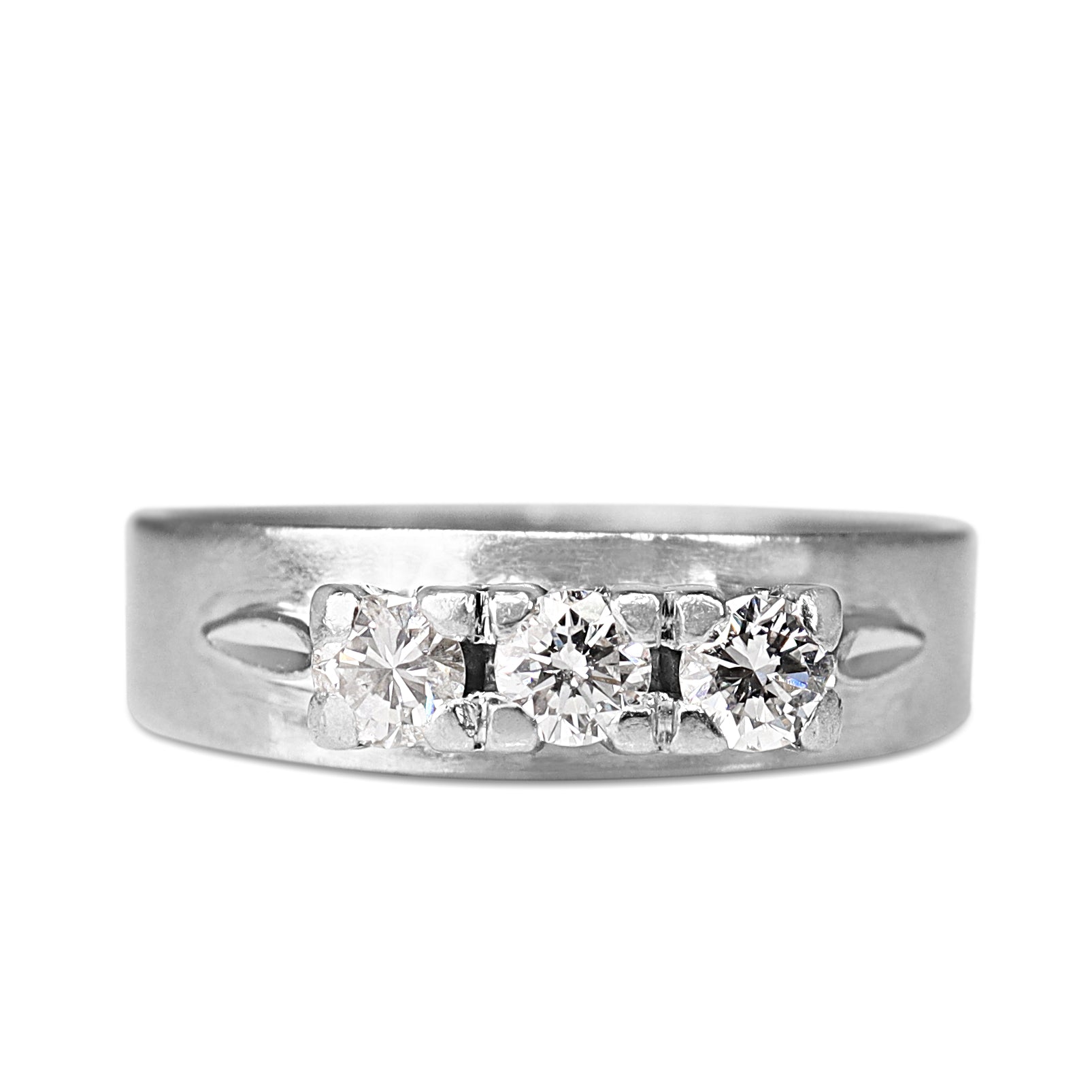 18ct White Gold Vintage 3 Stone Diamond Ring