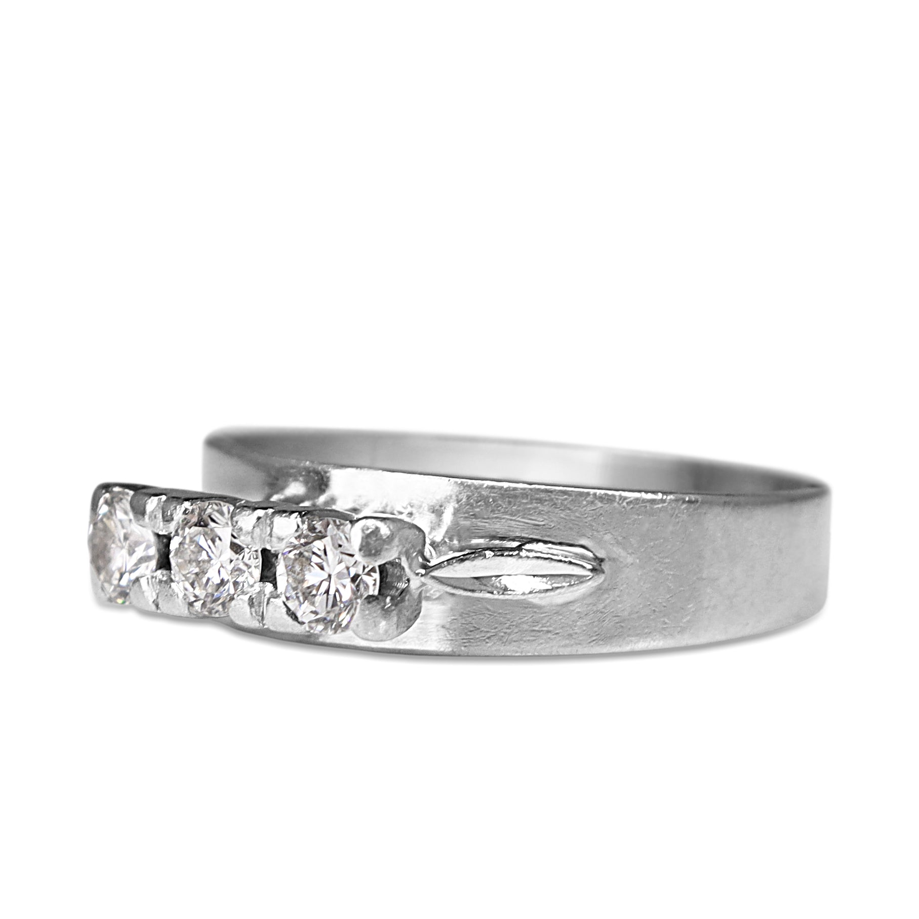 18ct White Gold Vintage 3 Stone Diamond Ring