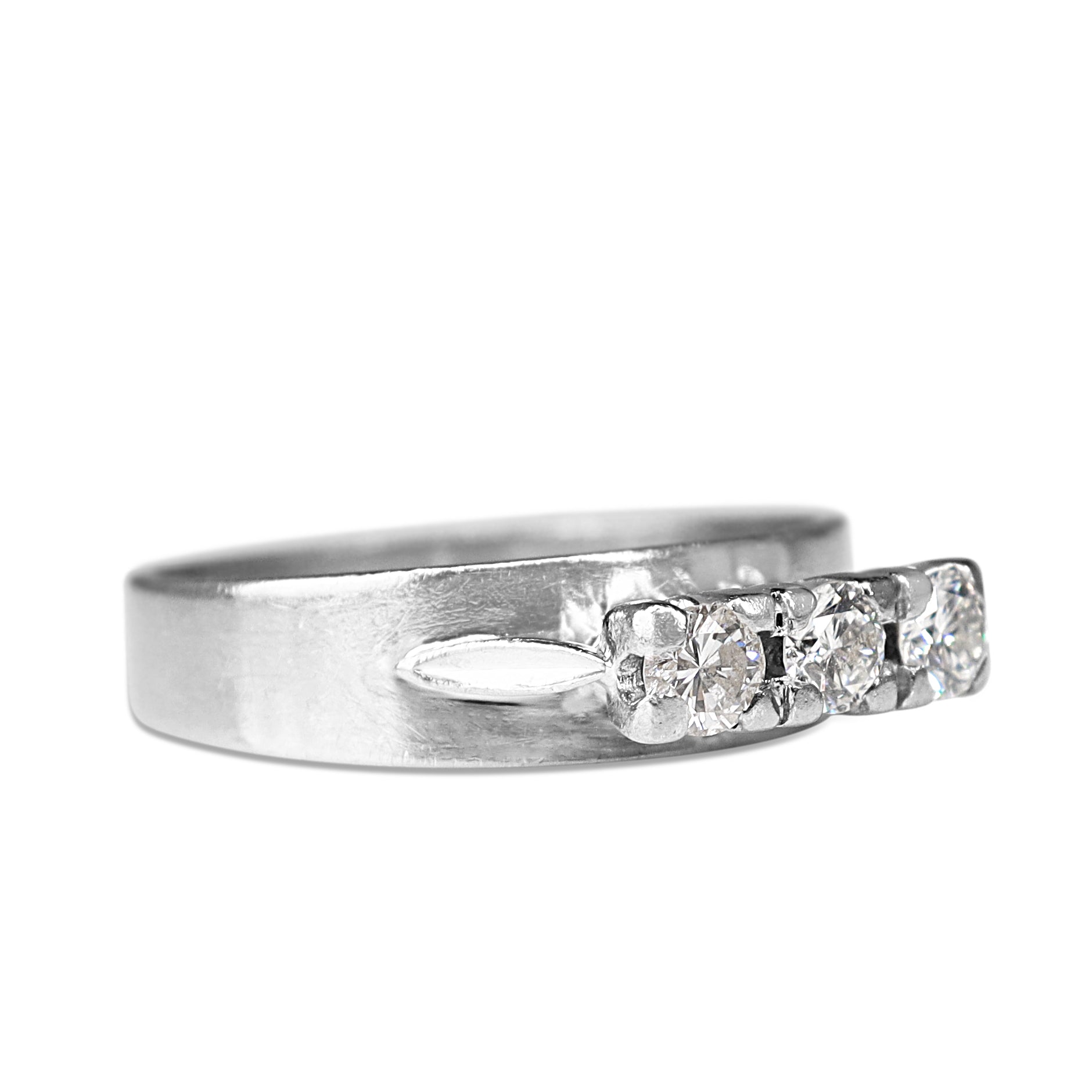 18ct White Gold Vintage 3 Stone Diamond Ring