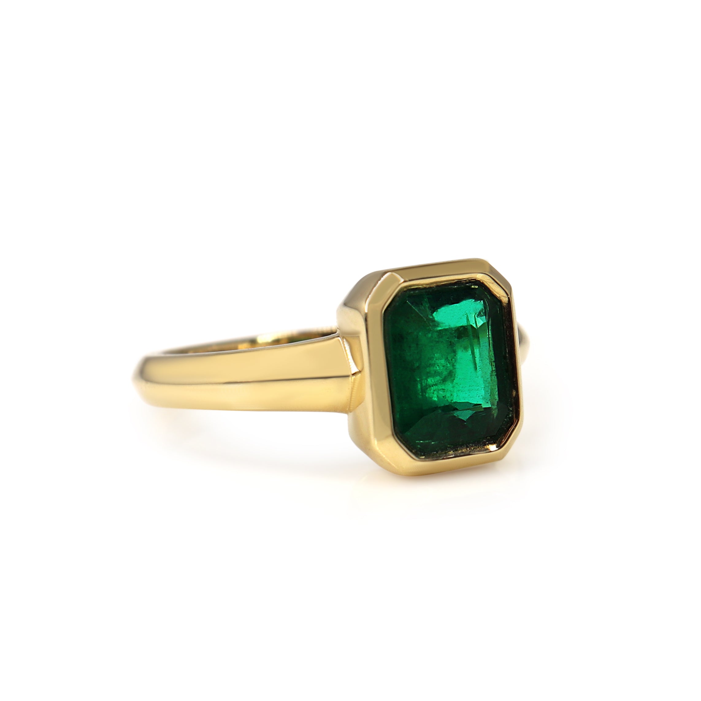 18ct Yellow Gold Bezel Emerald Solitaire Ring