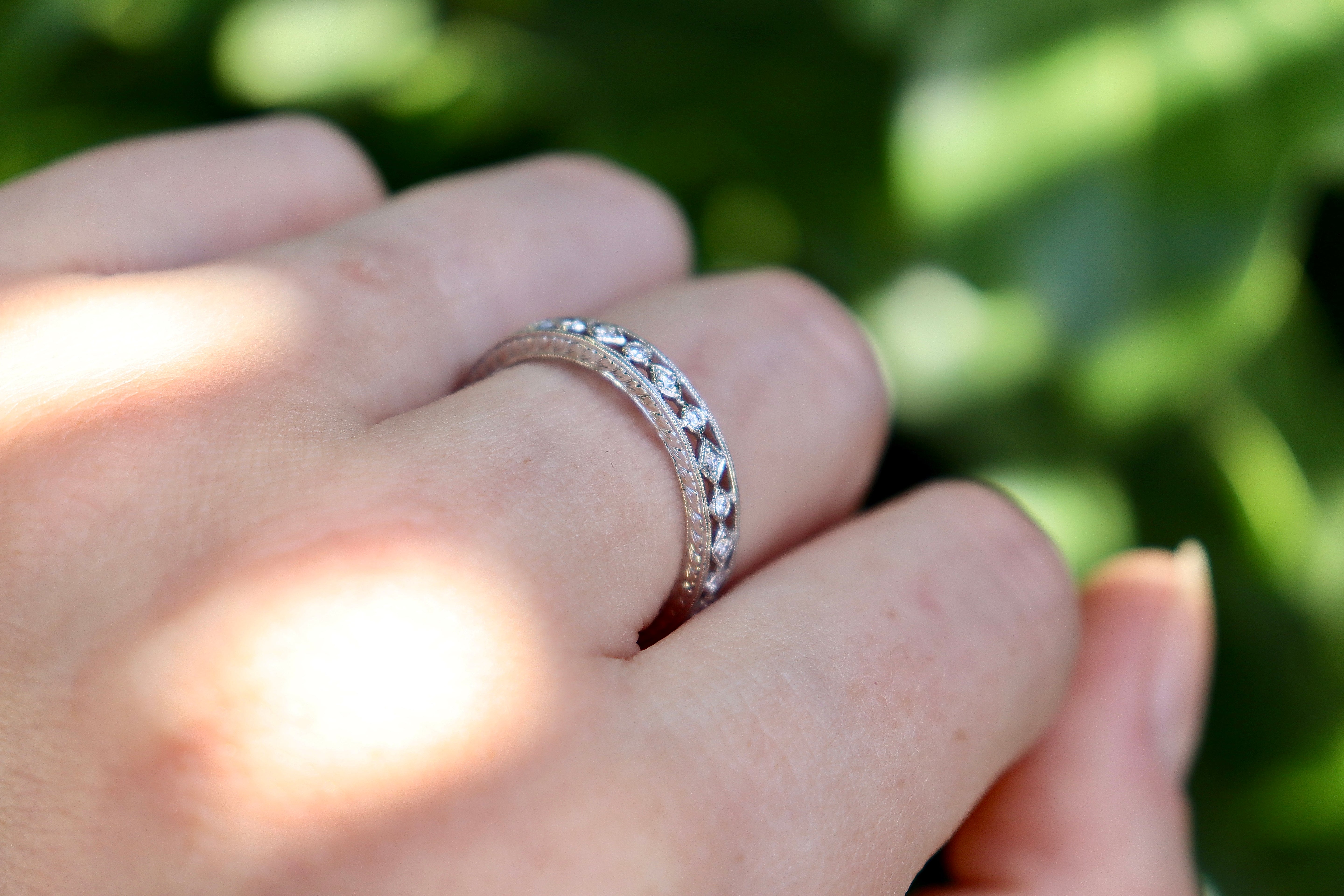 18ct White Gold Vintage Style Pierced Out Diamond Band Ring