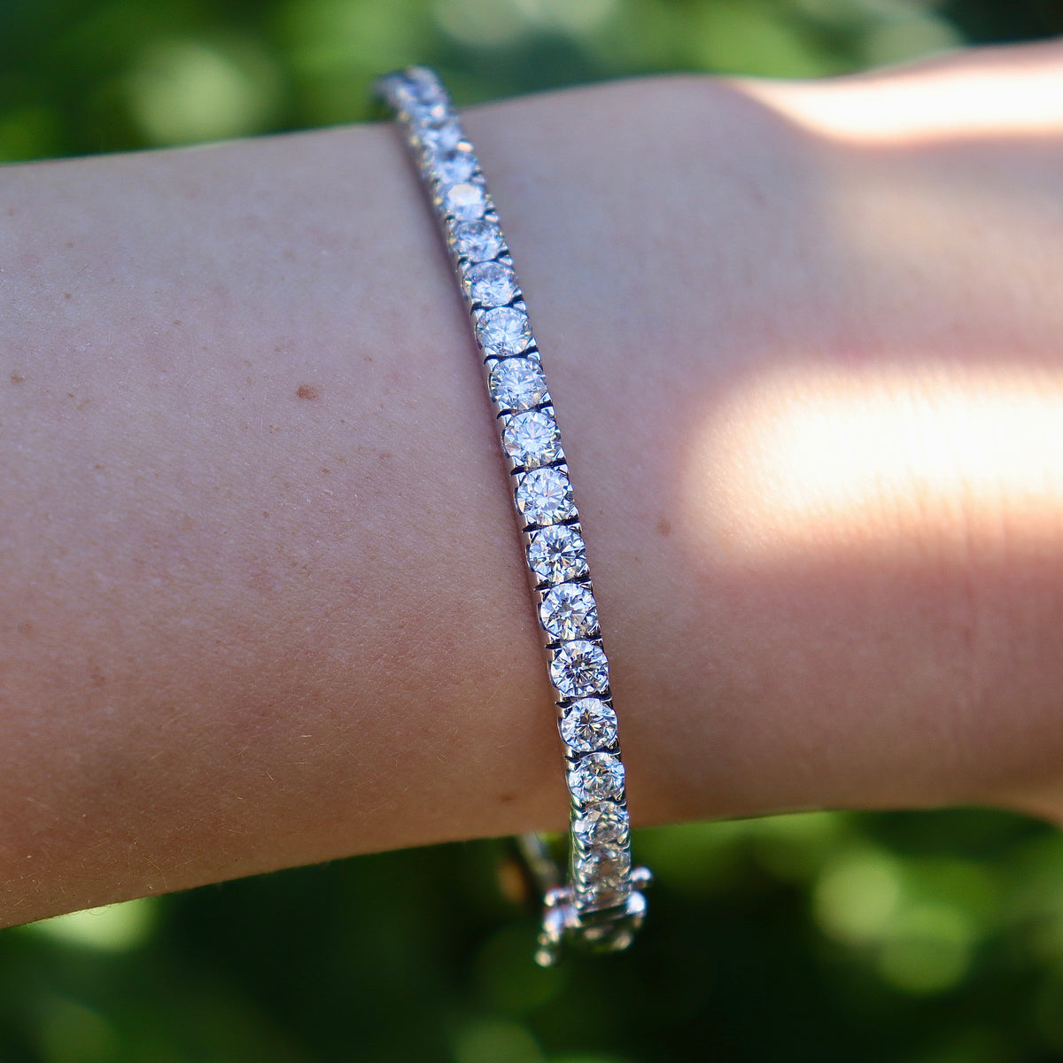 9ct White Gold 4.46ct Diamond Hinged Bangle