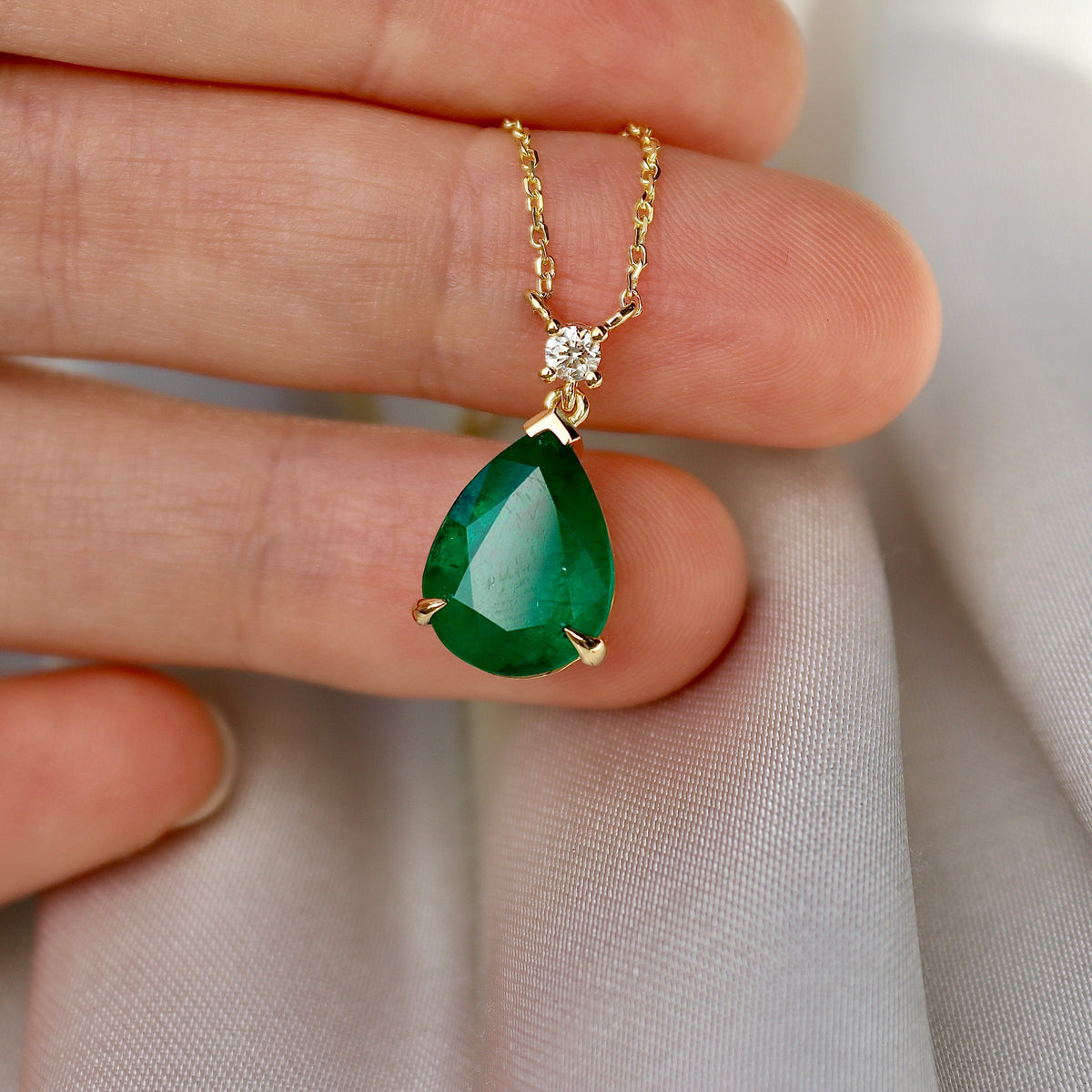 18ct Yellow Gold Pear Emerald and Diamond Drop Necklace