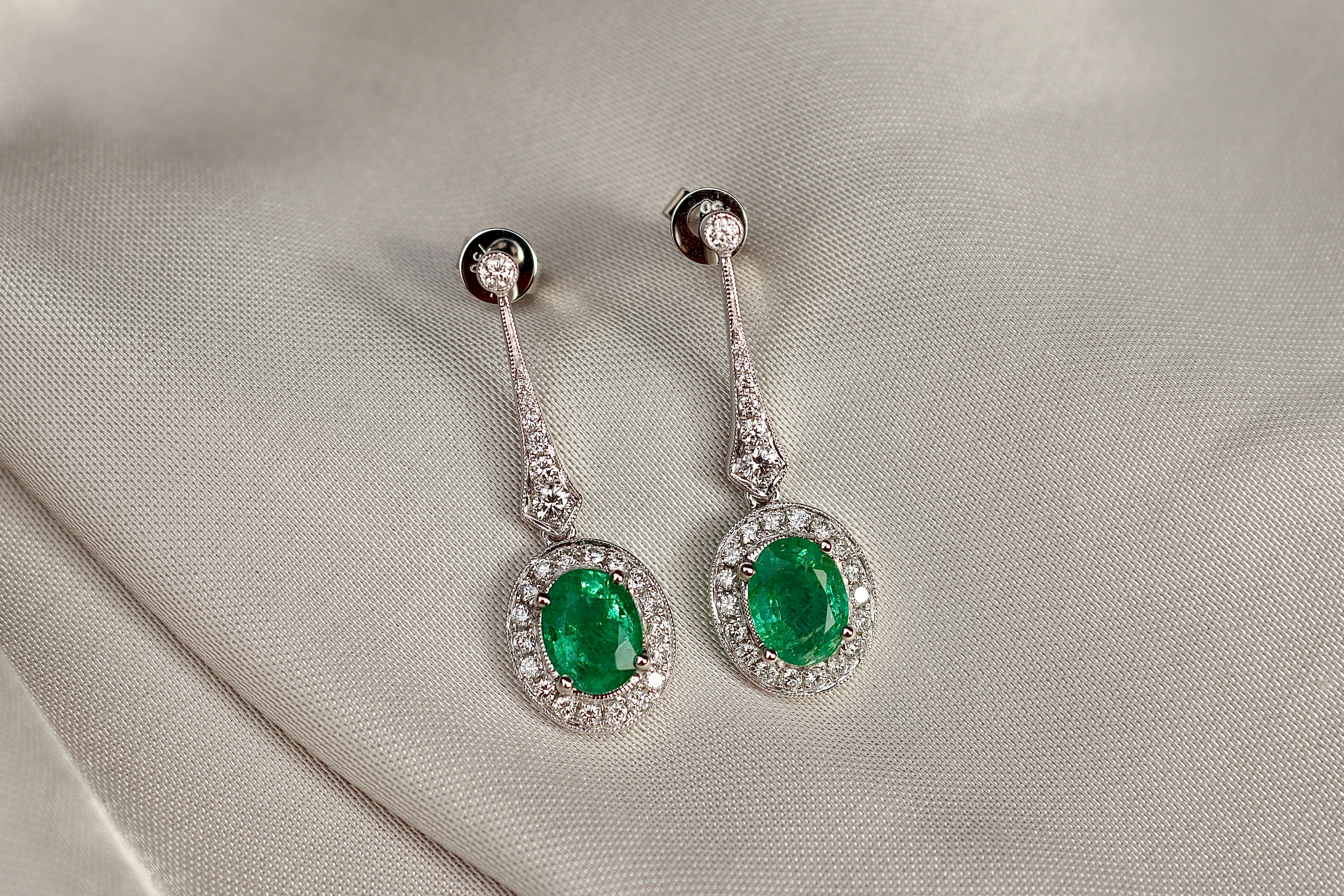 18ct White Gold Emerald and Diamond Art Deco Style Earrings