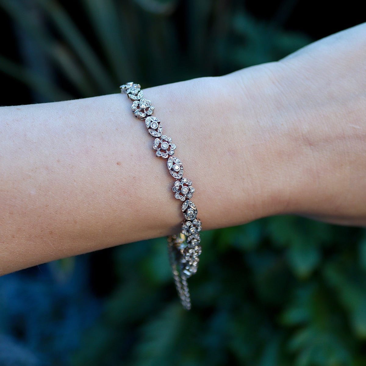 18ct White Gold Floral Diamond Bracelet