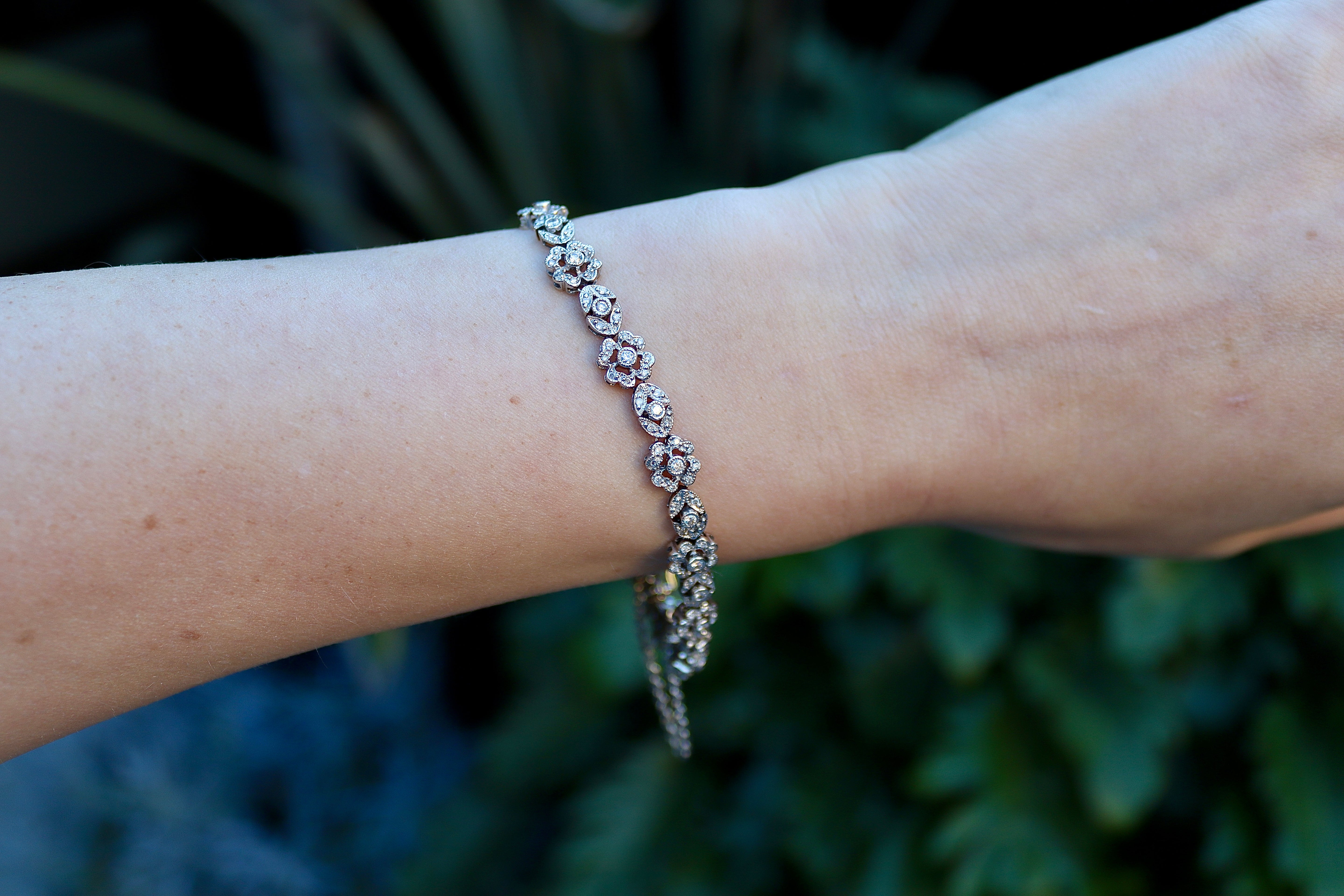 18ct White Gold Floral Diamond Bracelet