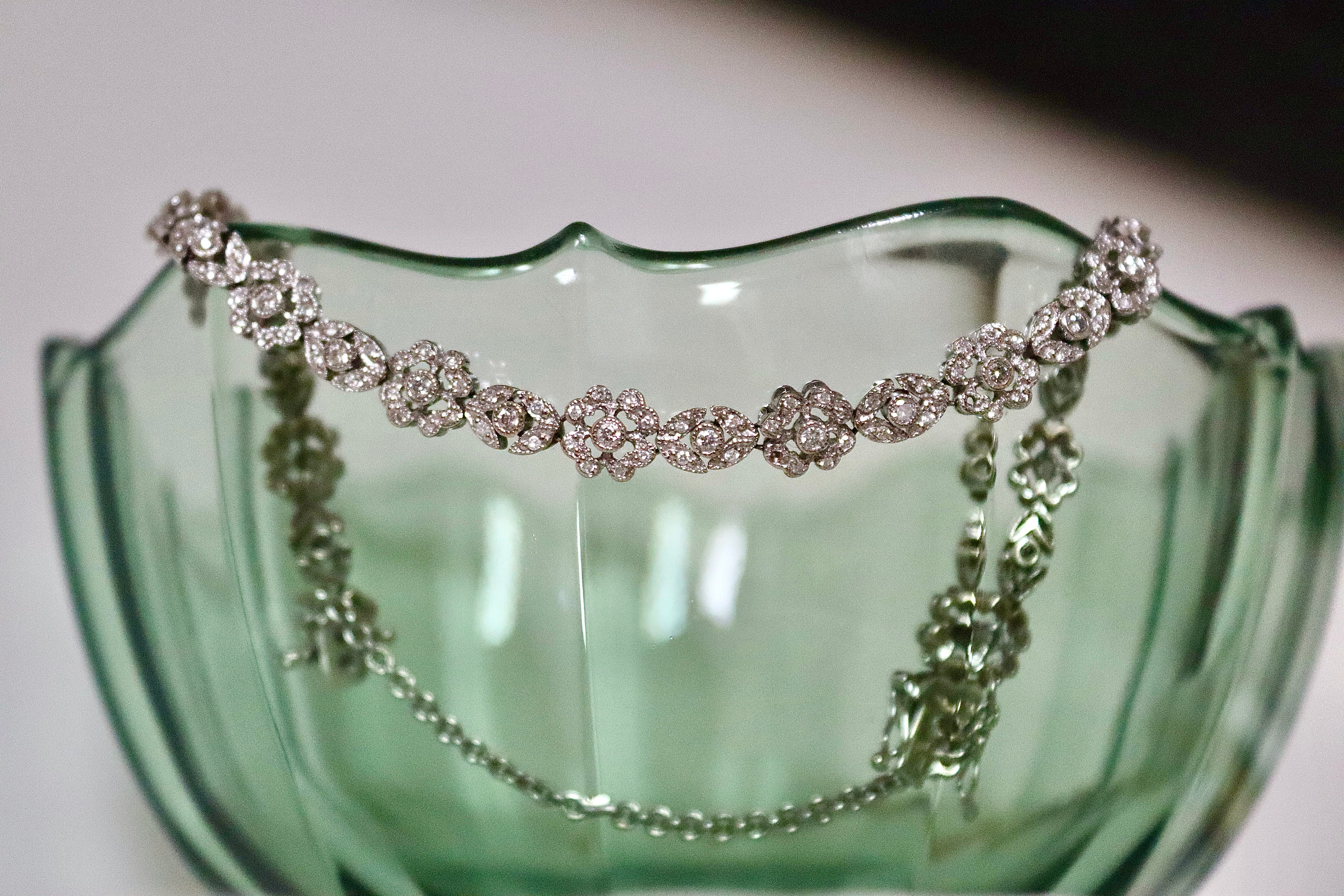 18ct White Gold Floral Diamond Bracelet