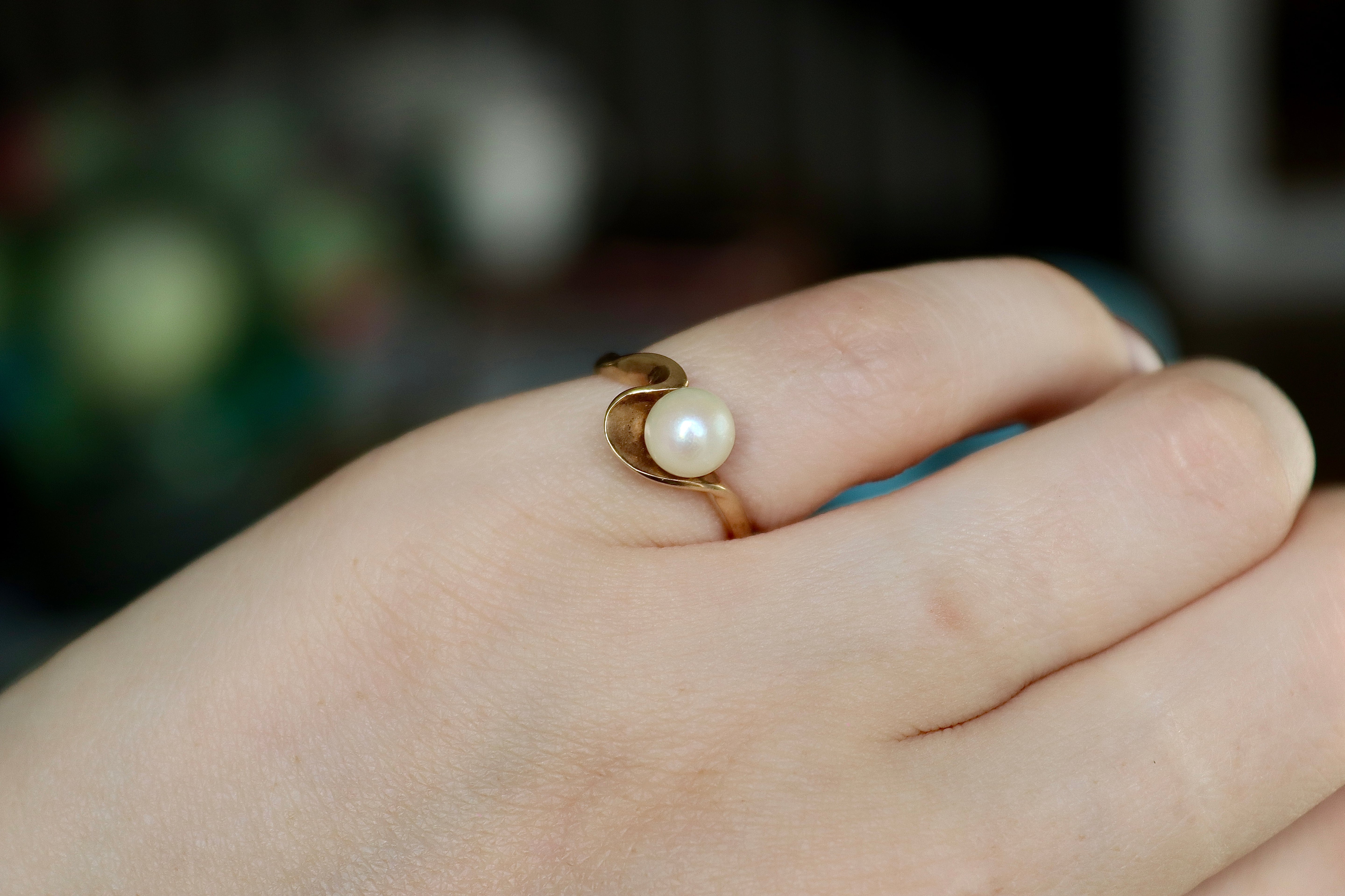 9ct Yellow Gold Pearl Wave Ring