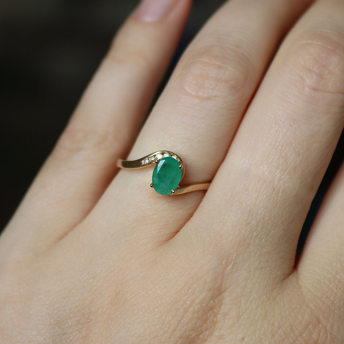 9ct Yellow Gold Emerald and Diamond Swirl Ring