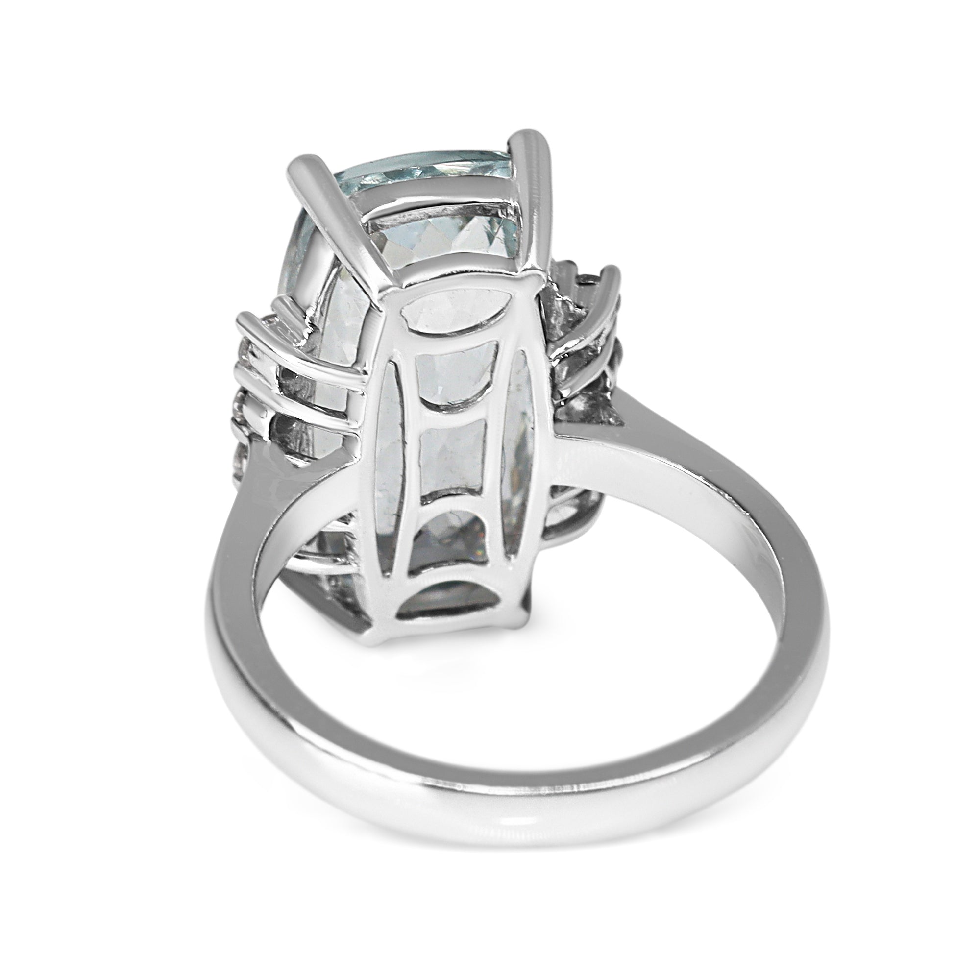 18ct White Gold Aquamarine and Diamond Ring