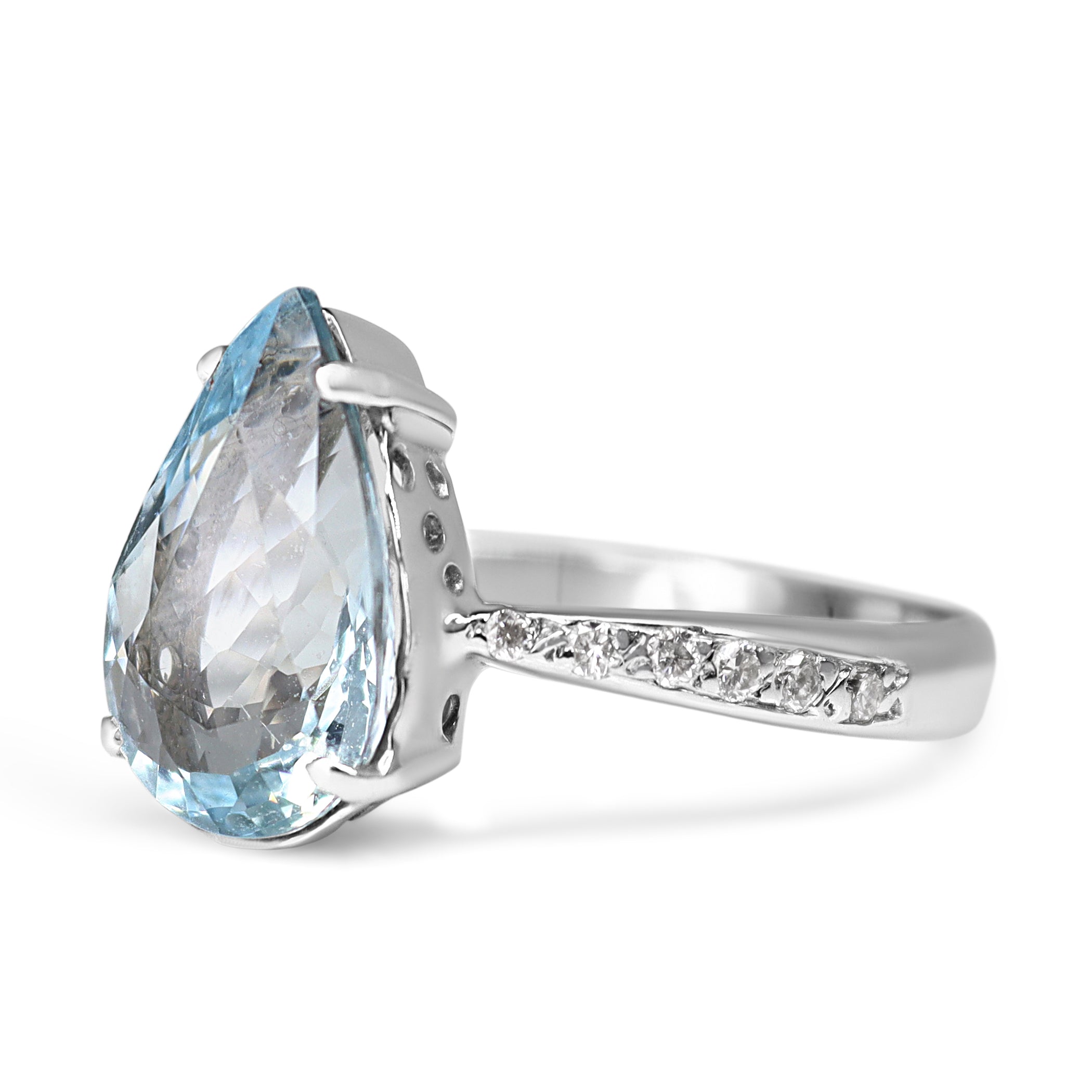 18ct White Gold Pear Aquamarine and Diamond Ring