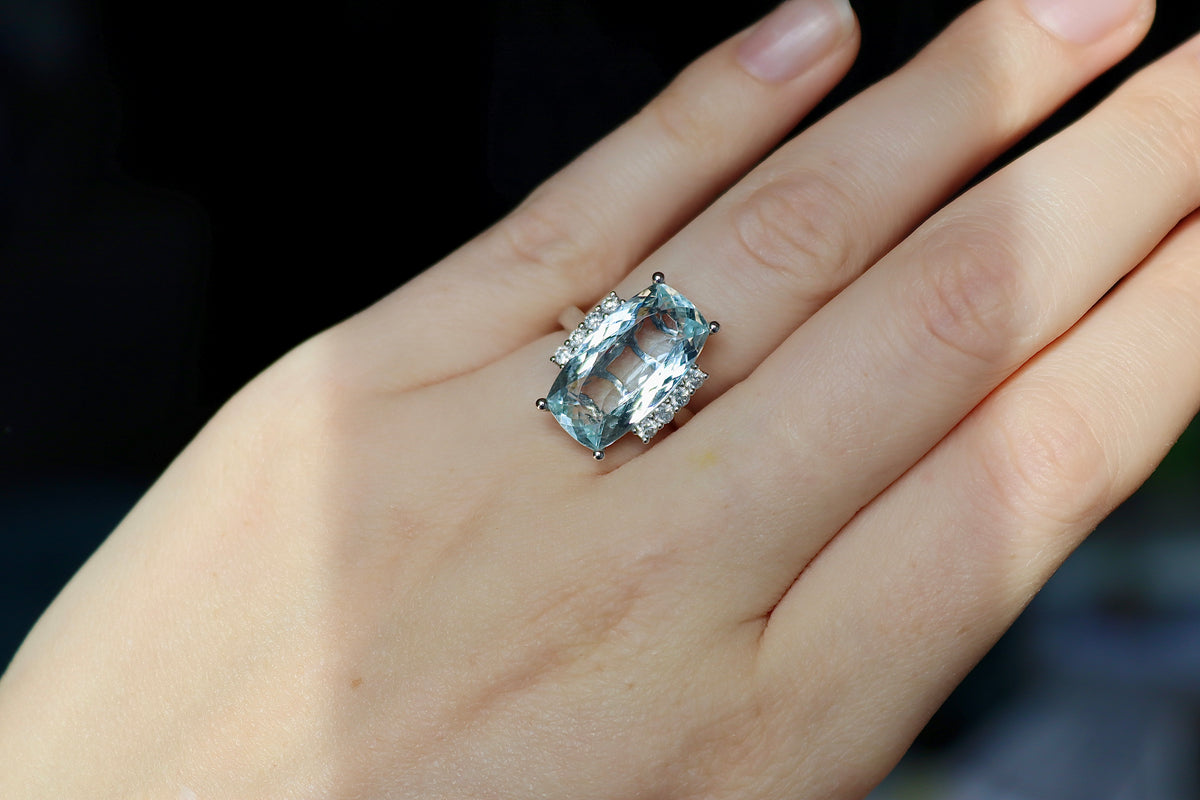 18ct White Gold Aquamarine and Diamond Ring