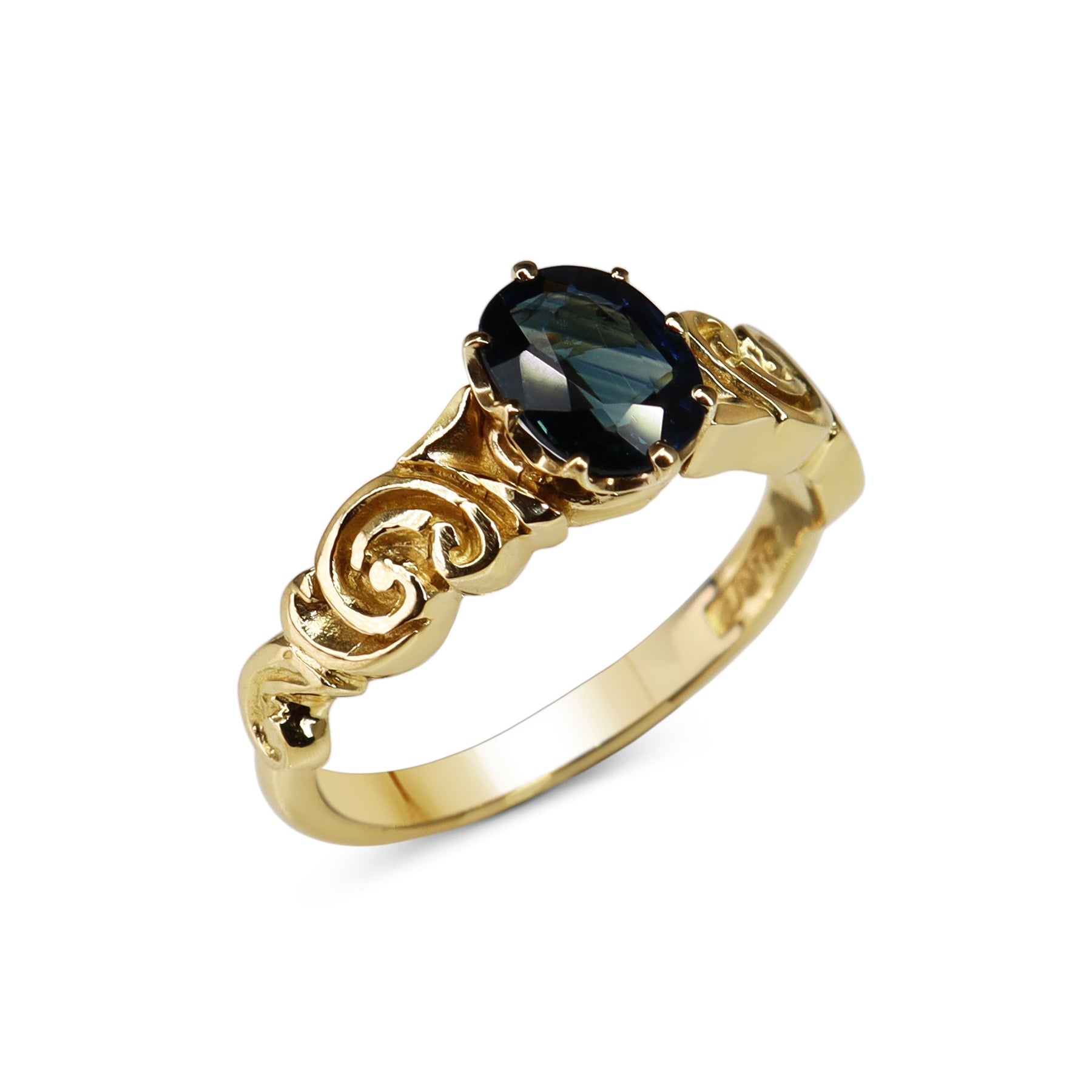 18ct Yellow Gold Vintage Style Engraved Sapphire Solitaire Ring