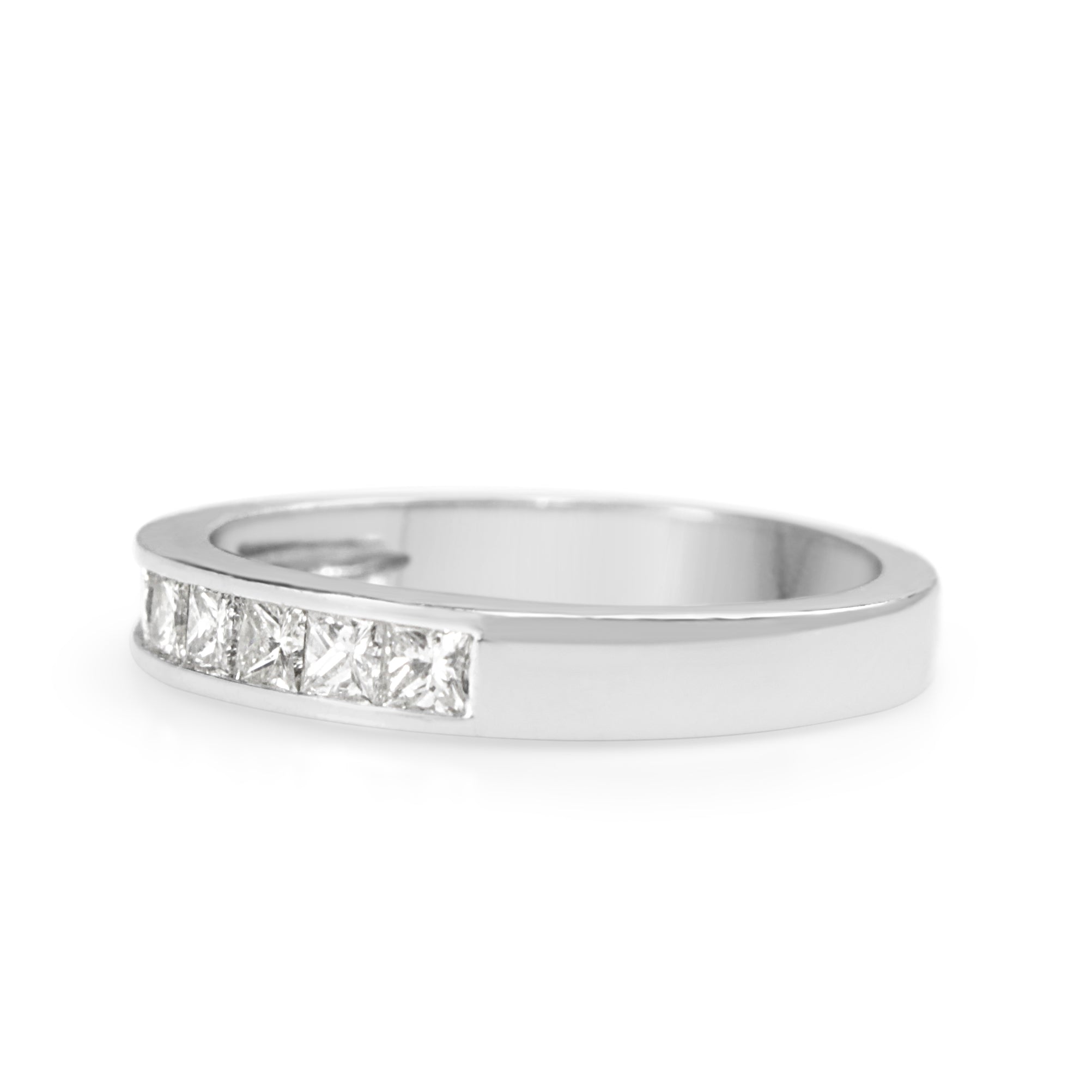 Side view of 18ct white gold princess cut diamond wedding ring