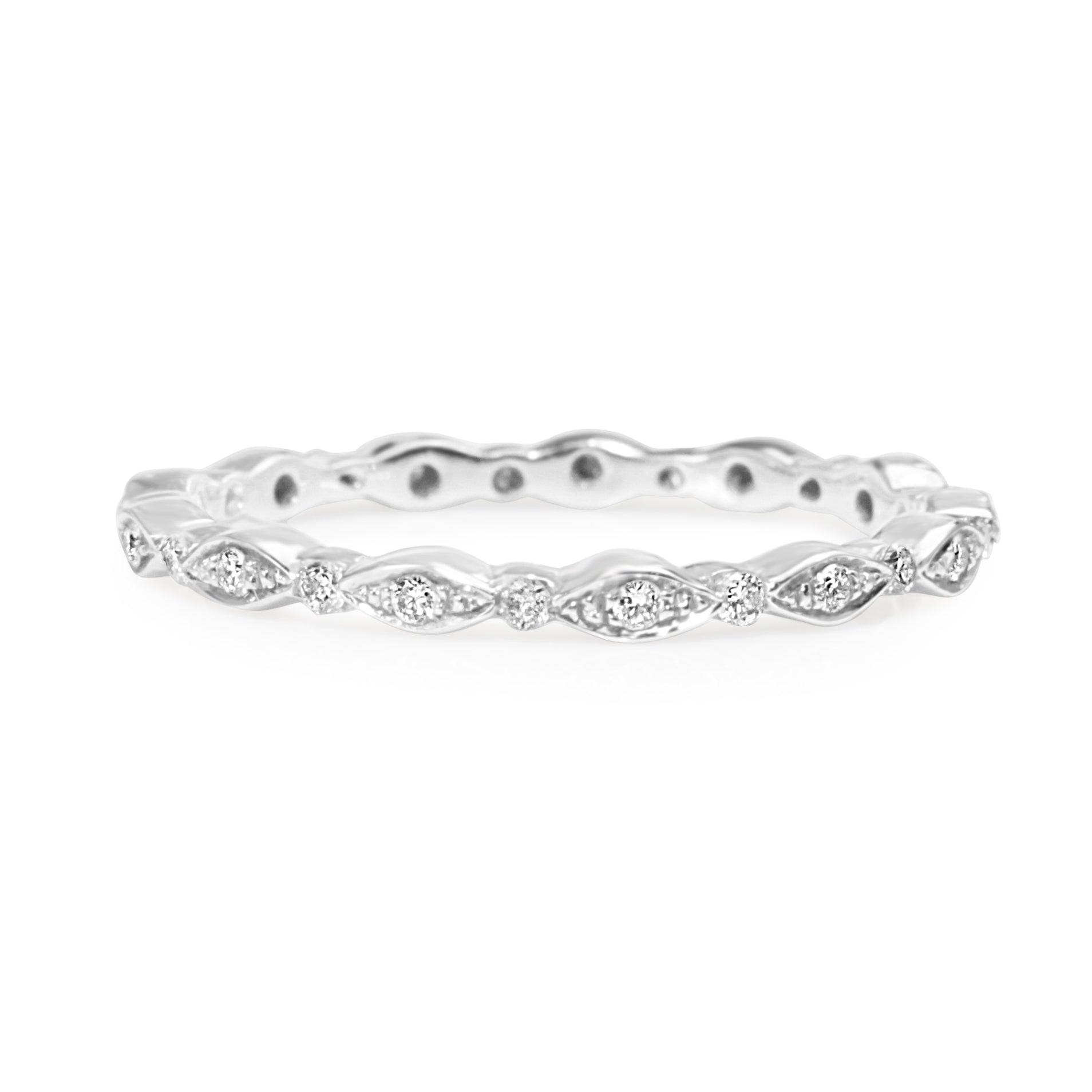 18ct white gold vintage style diamond all round band shown from the front