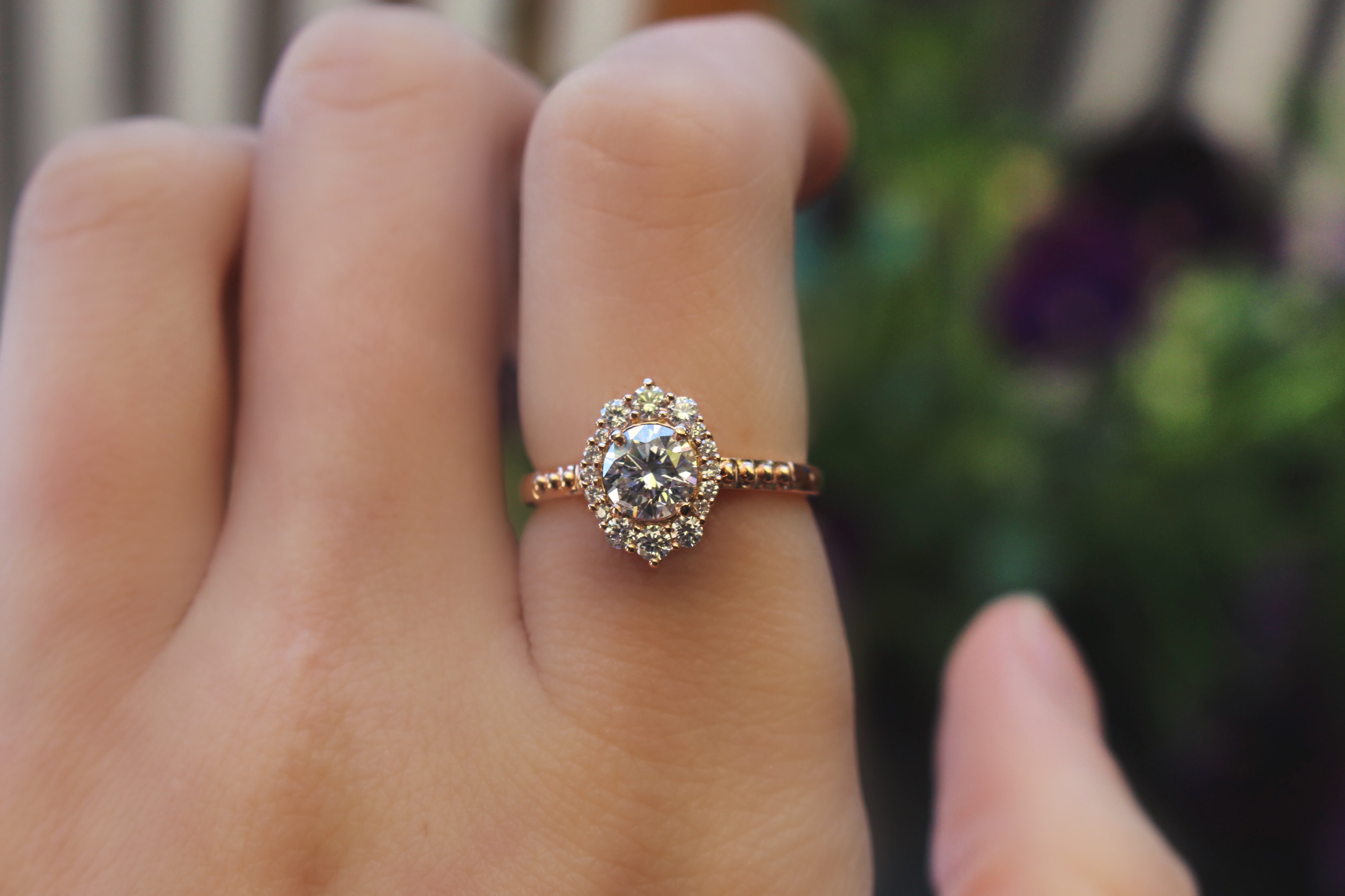 18ct gold vintage diamond halo ring close-up detail