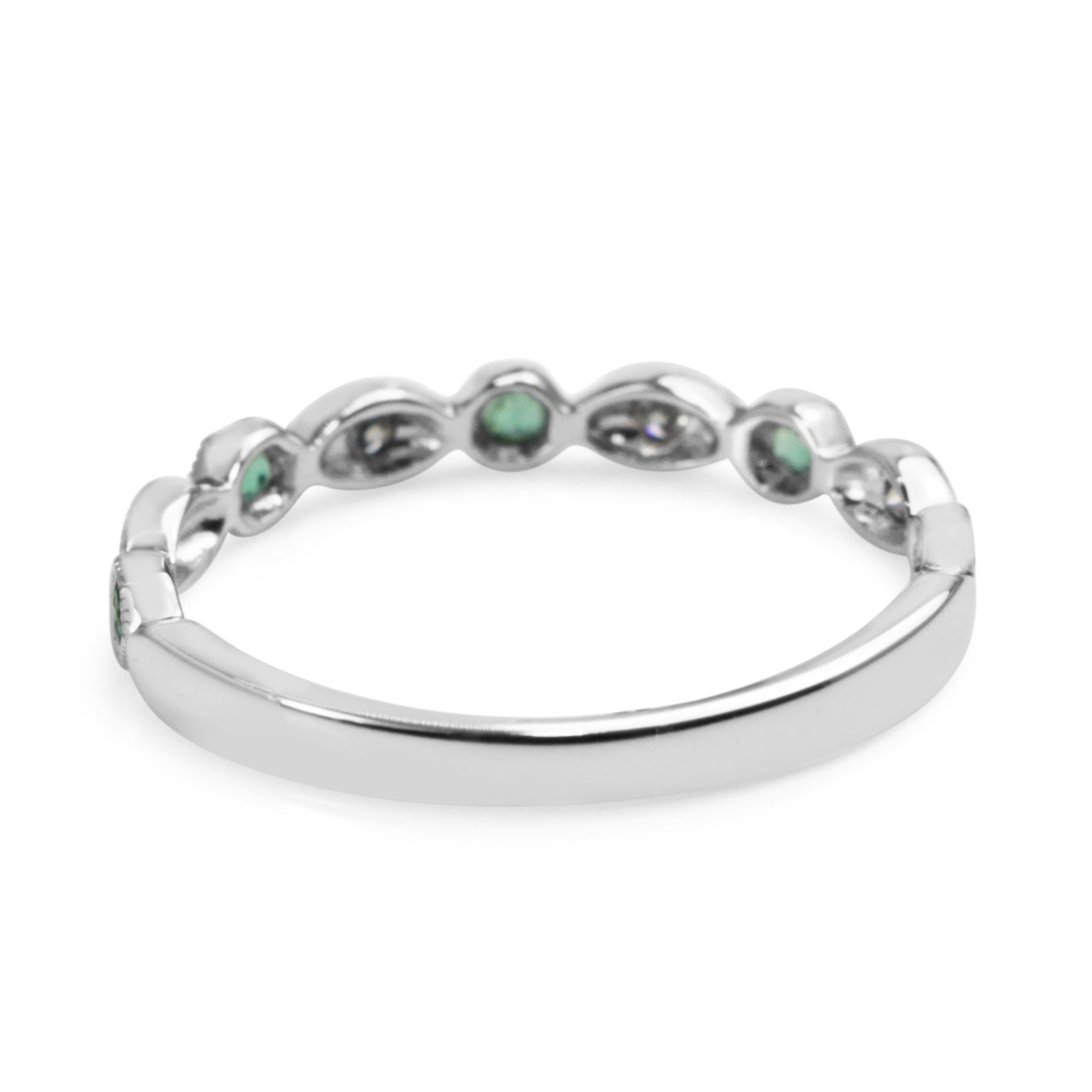 Profile of 2.8mm white gold vintage style gemstone ring
