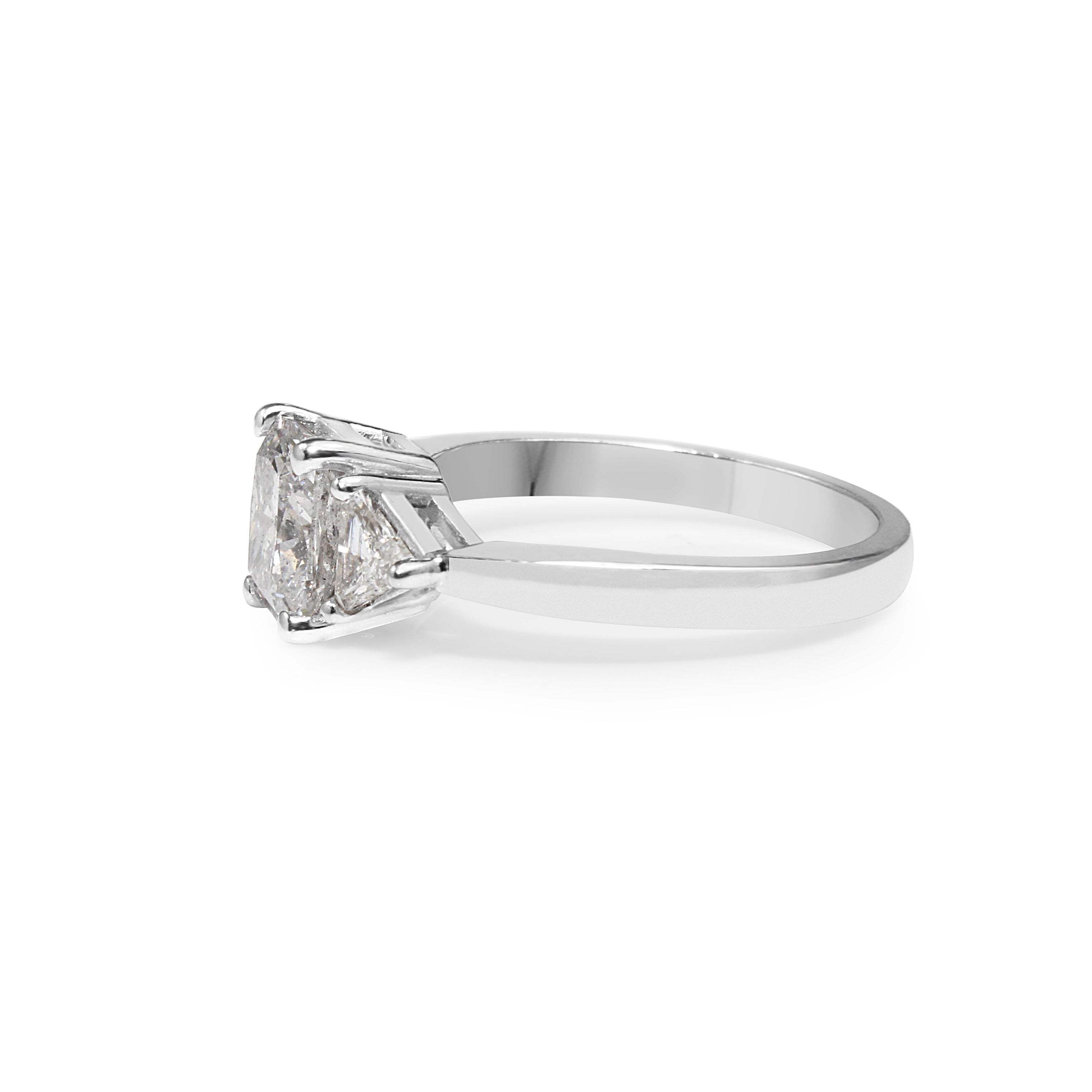 three stone diamond ring in 18ct white gold close up