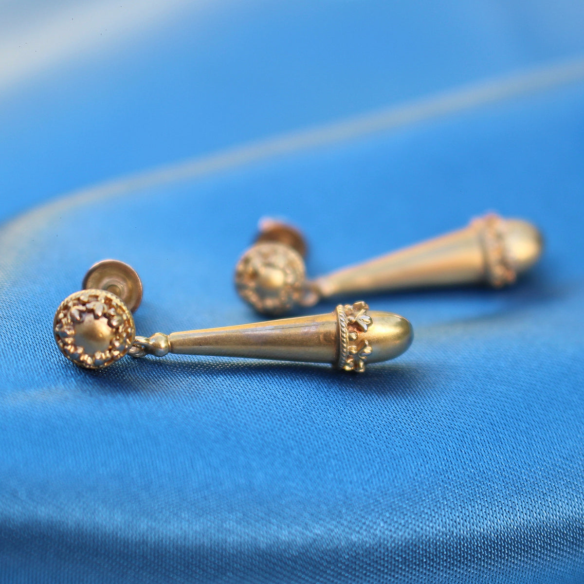 Pendientes antiguos de oro amarillo de 15 quilates estilo bastón
